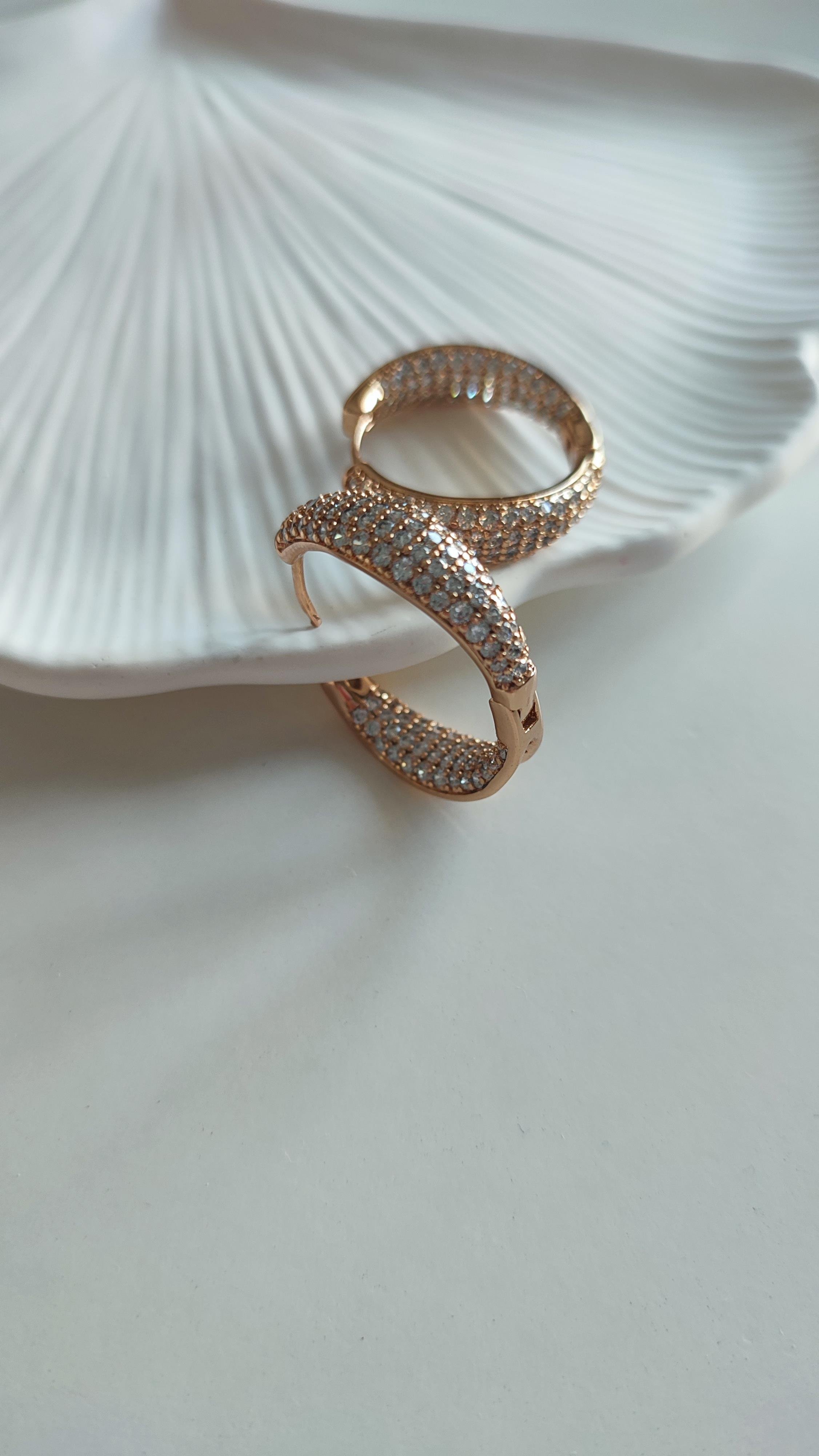 Özel Seri İçi Dışı Taşlı Halka Küpe (Gold)