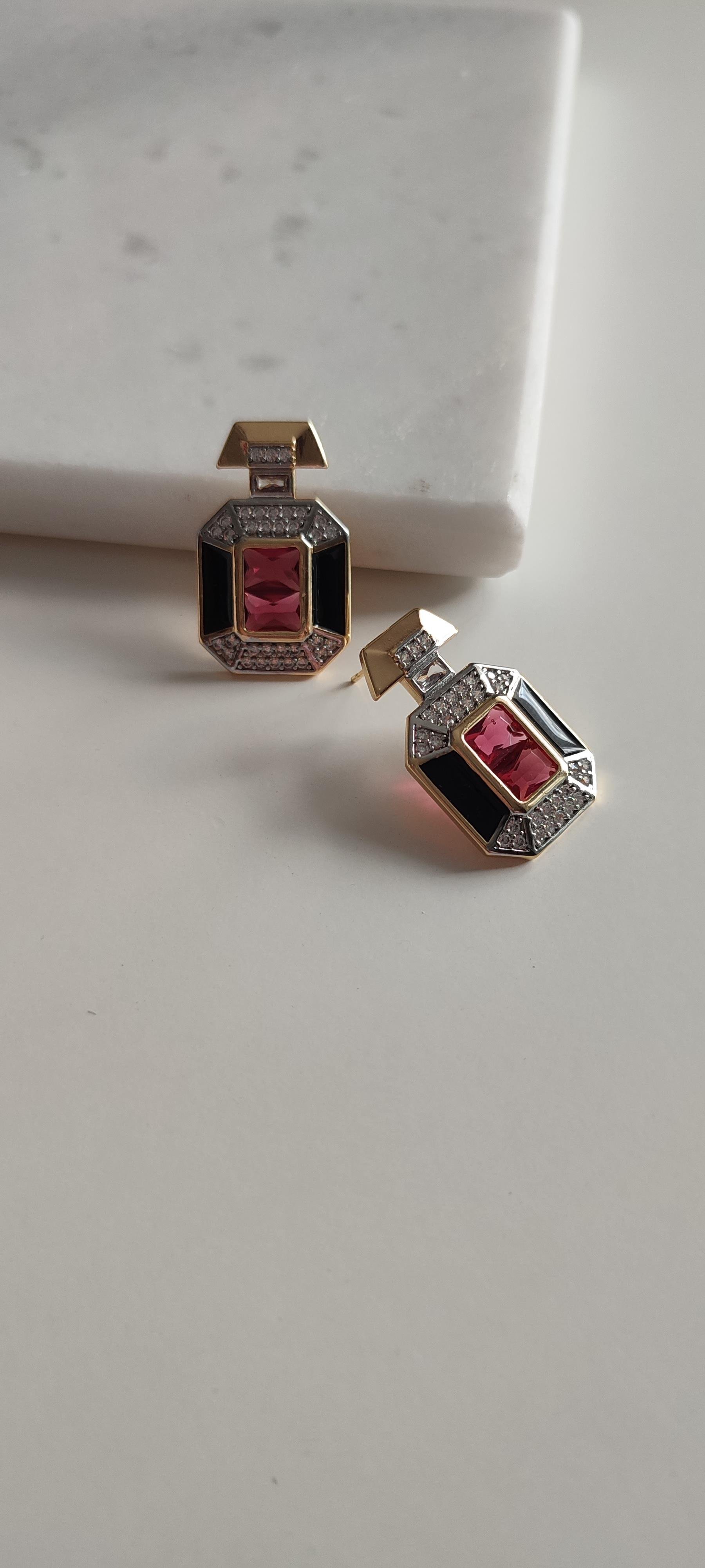 ÖZEL SERİ İTHAL MARKA MODEL FUŞYA TAŞLI KÜPE 