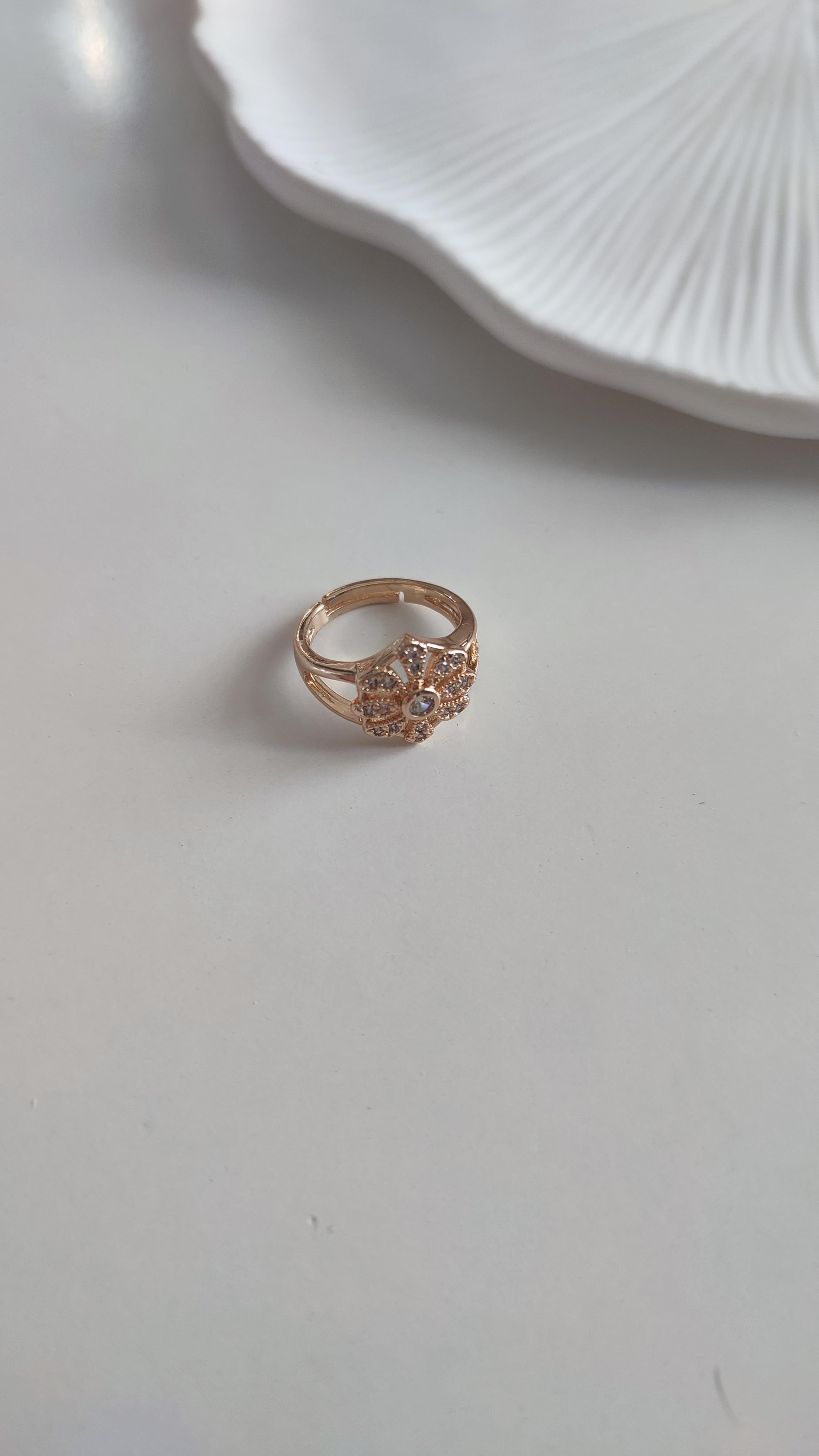 ÖZEL SERİ SERÇE PARMAK YÜZÜK (GOLD)