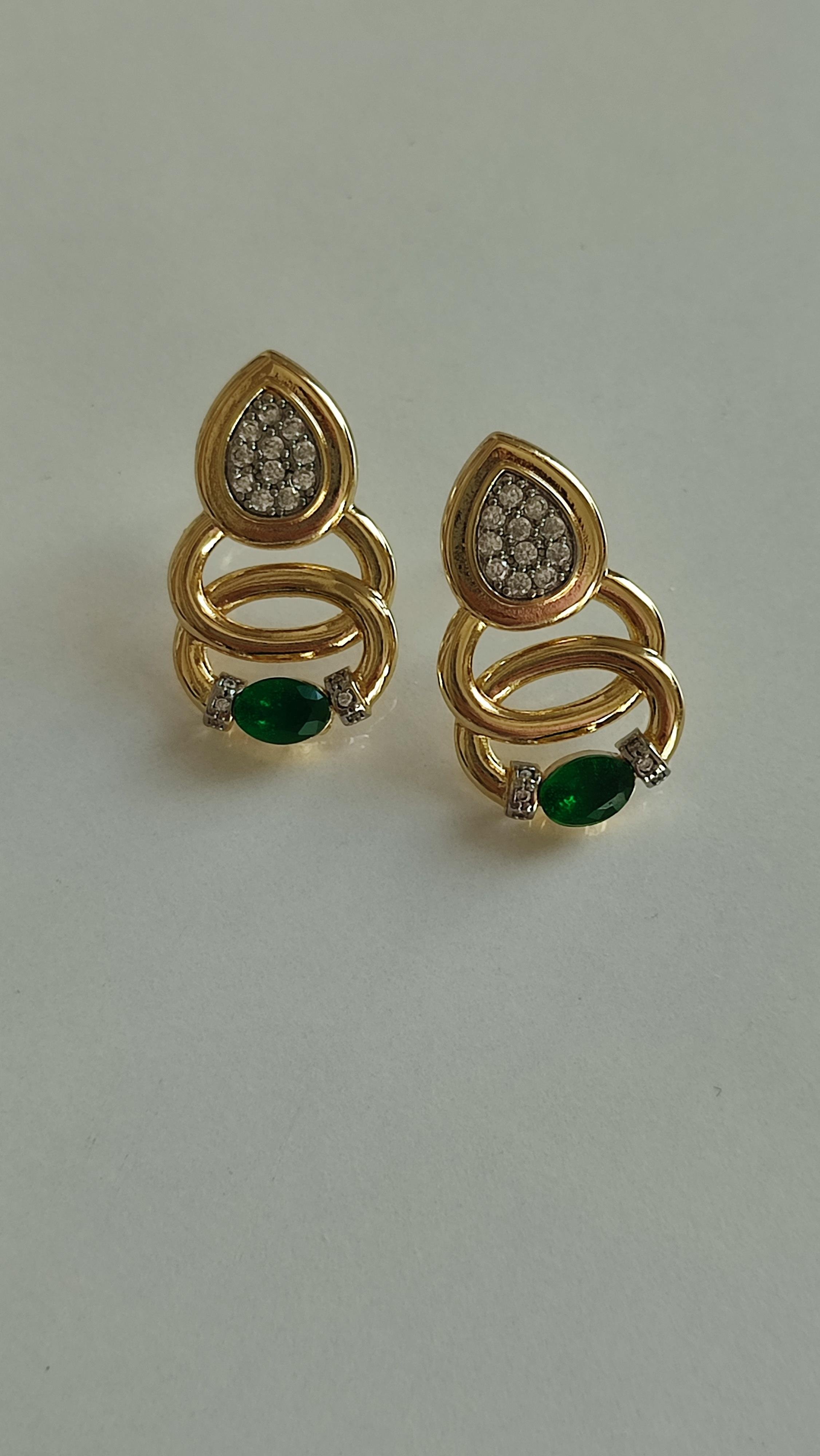 ÖZEL SERİ ZÜMRÜT YEŞİLİ SARMAL MODEL KÜPE 