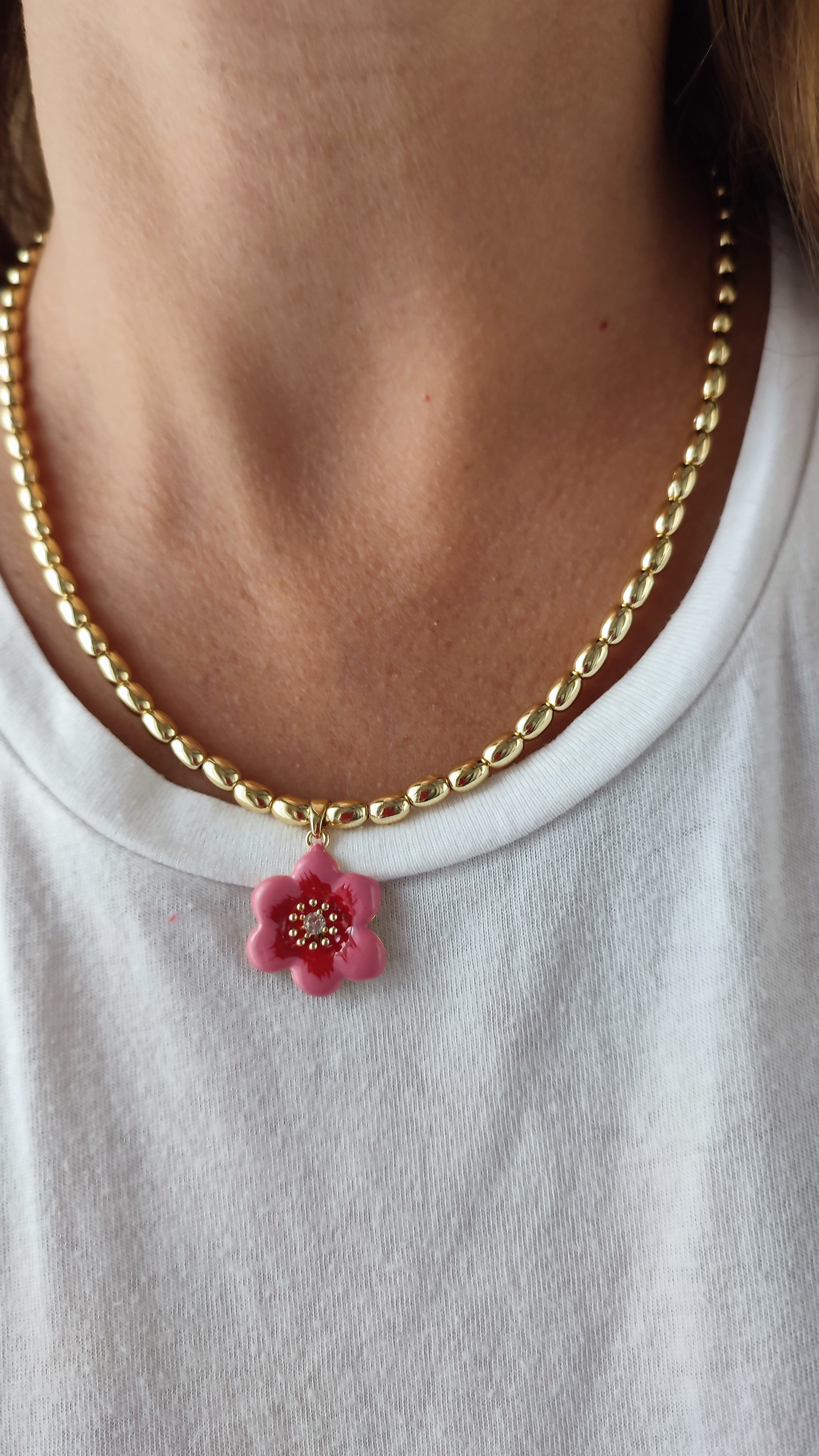 PEMBE ÇİÇEKLİ GOLD BONCUK KOLYE (48 CM)