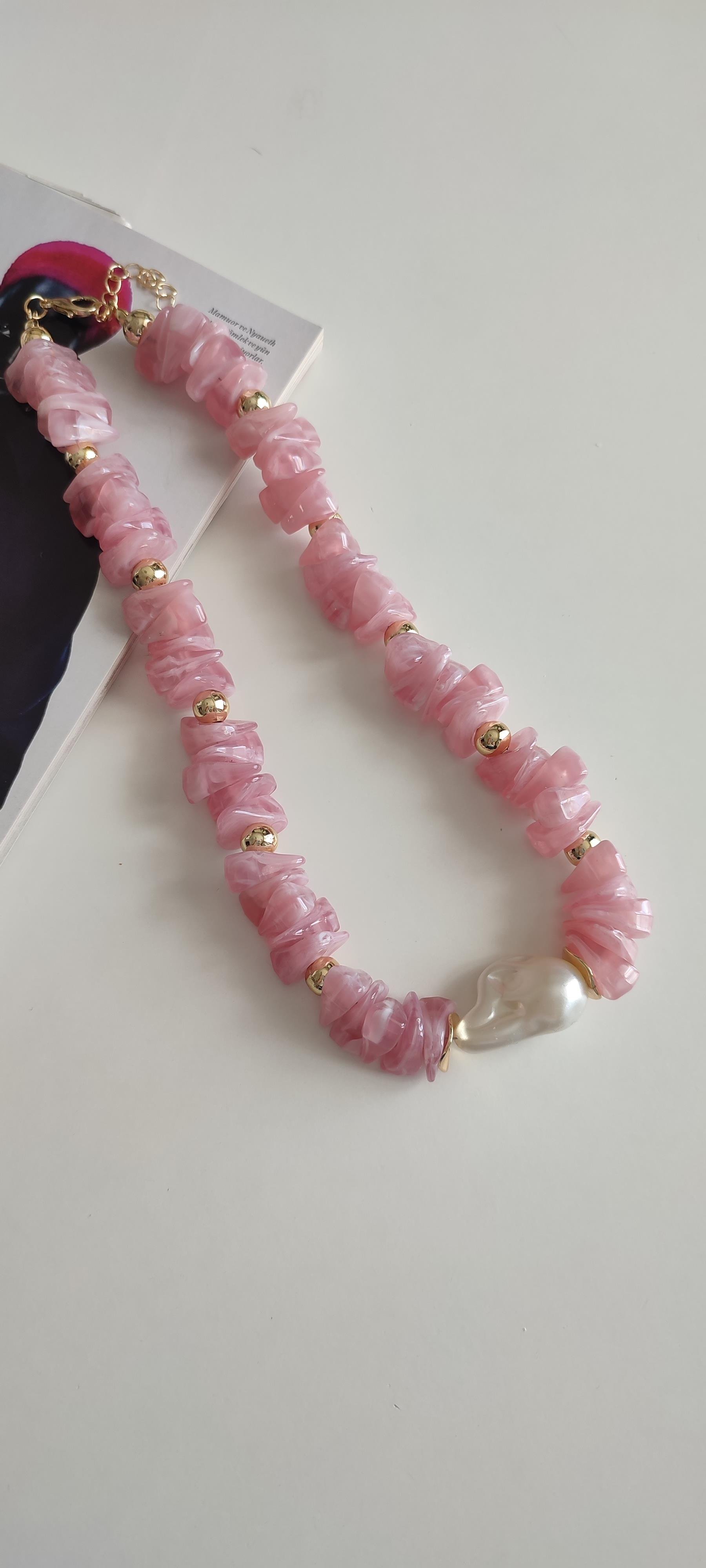 PEMBE KESME BONCUKLU SUNİ BAROK İNCİLİ KOLYE (47 CM )