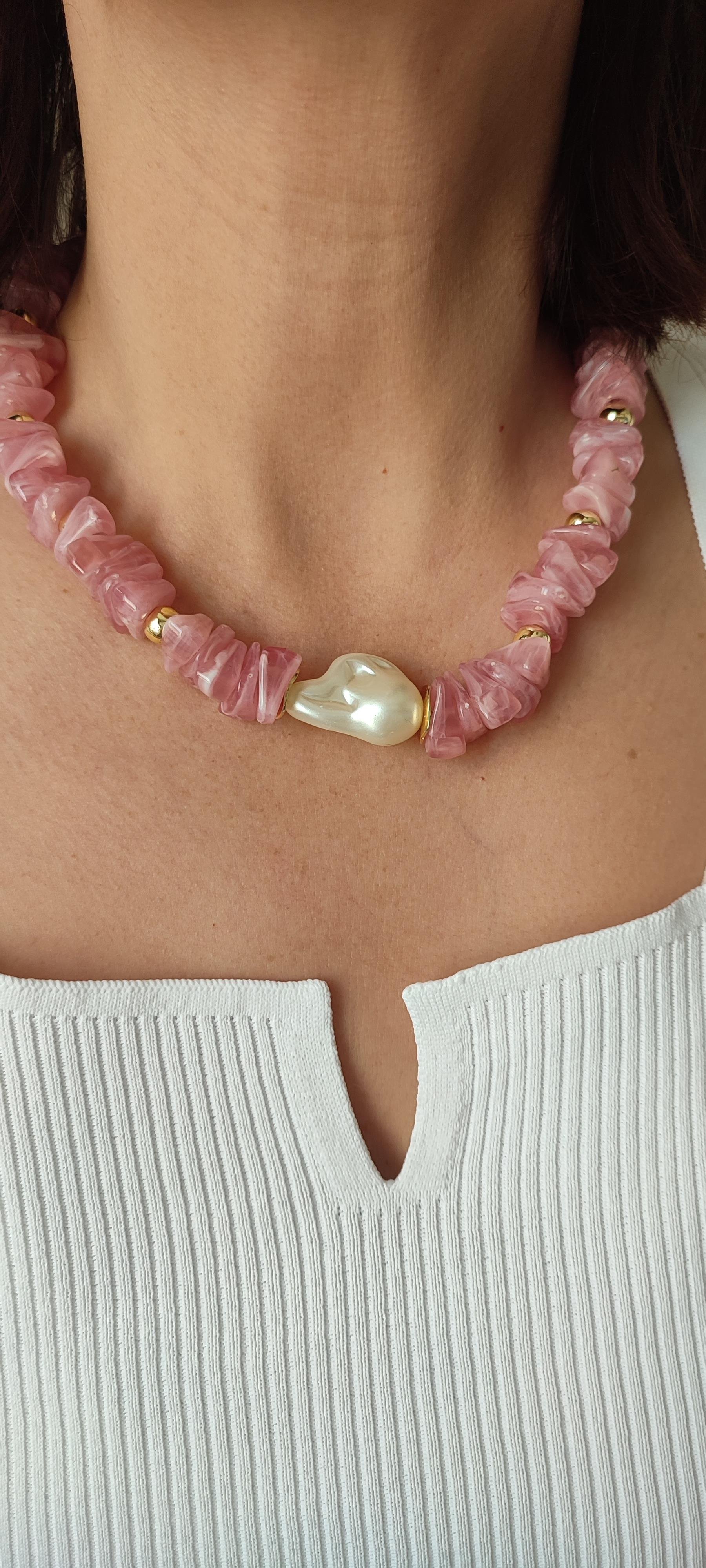 PEMBE KESME BONCUKLU SUNİ BAROK İNCİLİ KOLYE (47 CM )