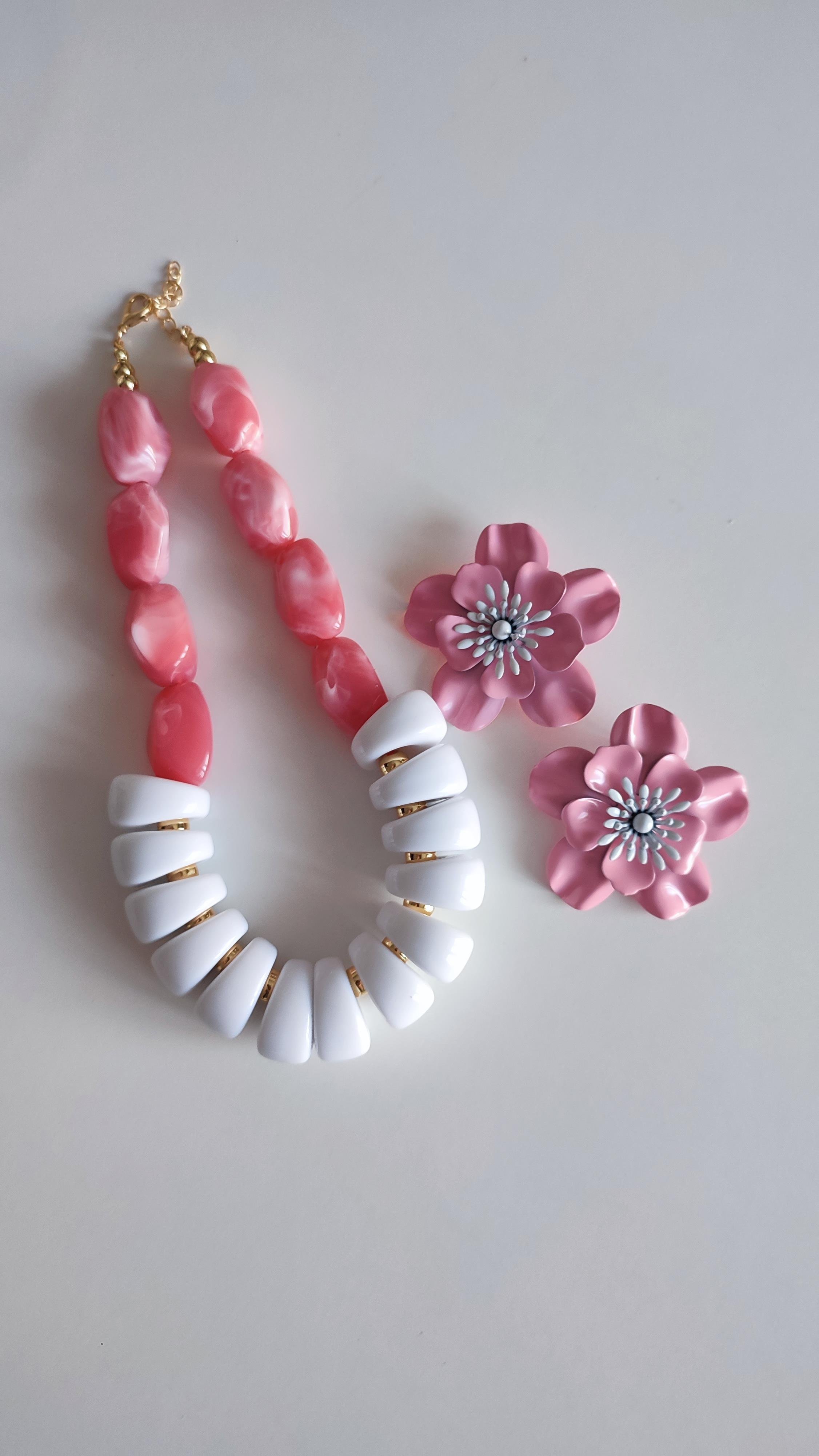 PEMBE KOLYE VE KÜPE KOMBİNİ 
