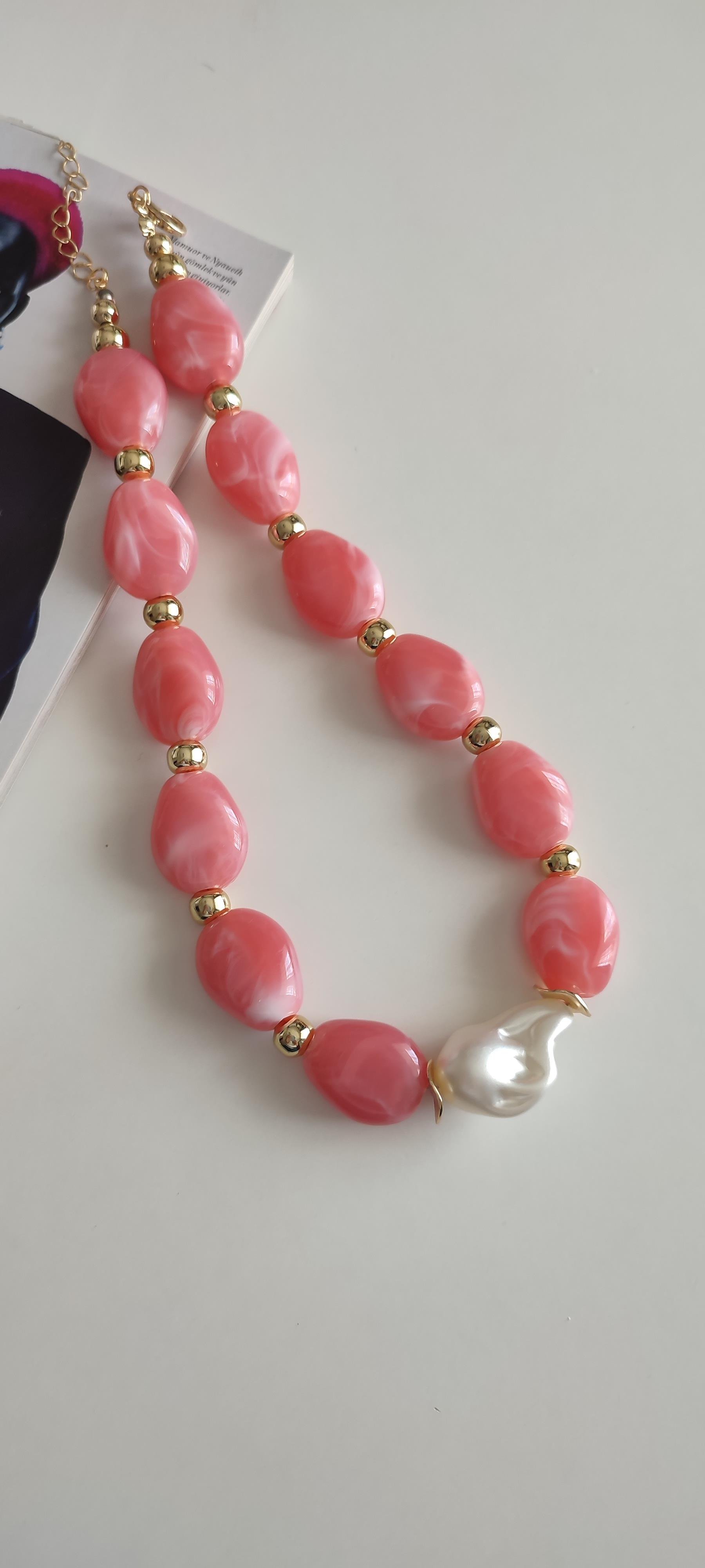 PEMBE SIRALI SUNİ BAROK İNCİLİ KOLYE (47 CM)