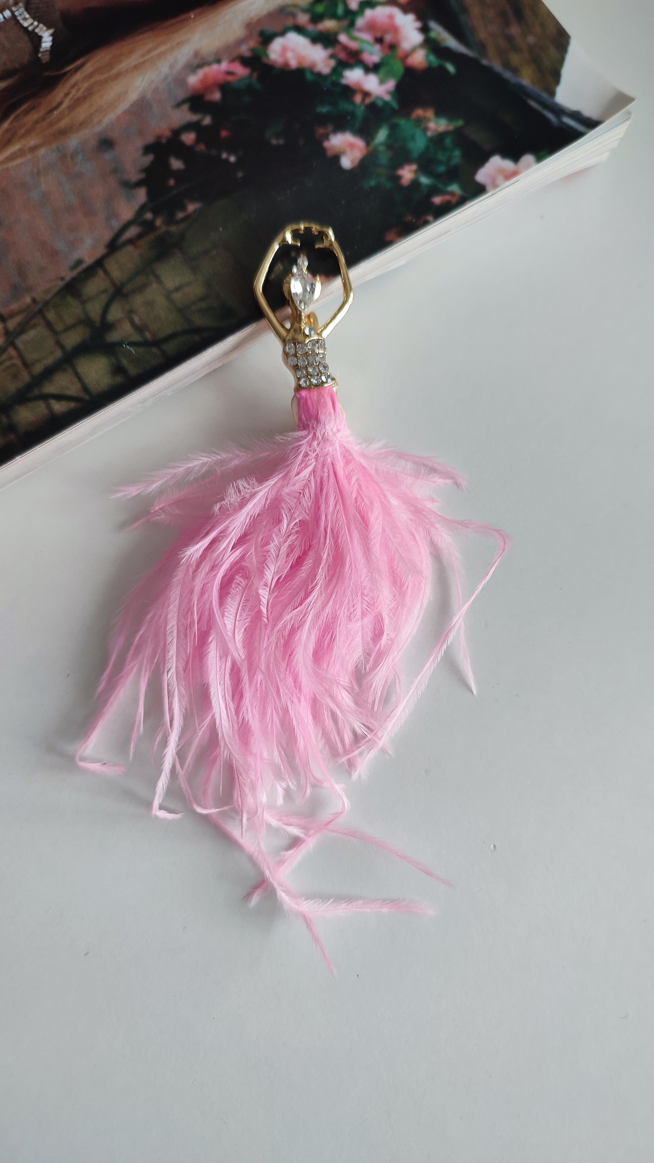 Pembe Tüğlü Balerin Broş 