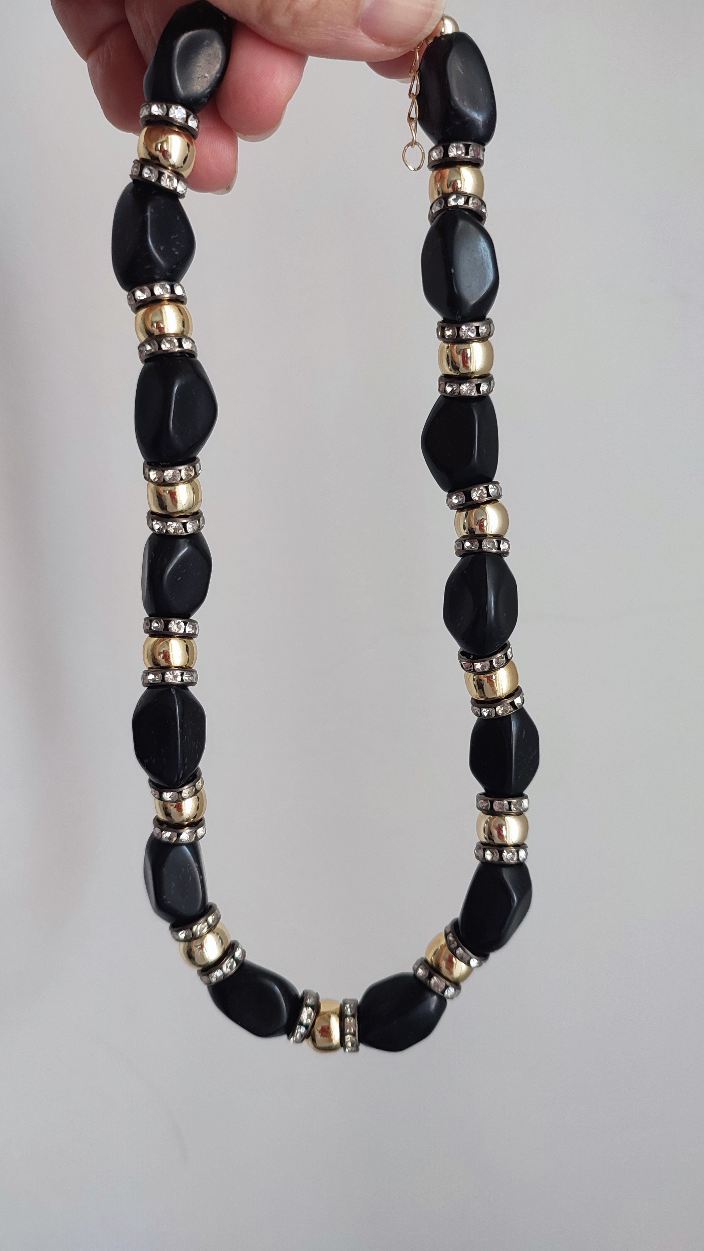 SİYAH BONCUK KOLYE (48 CM)