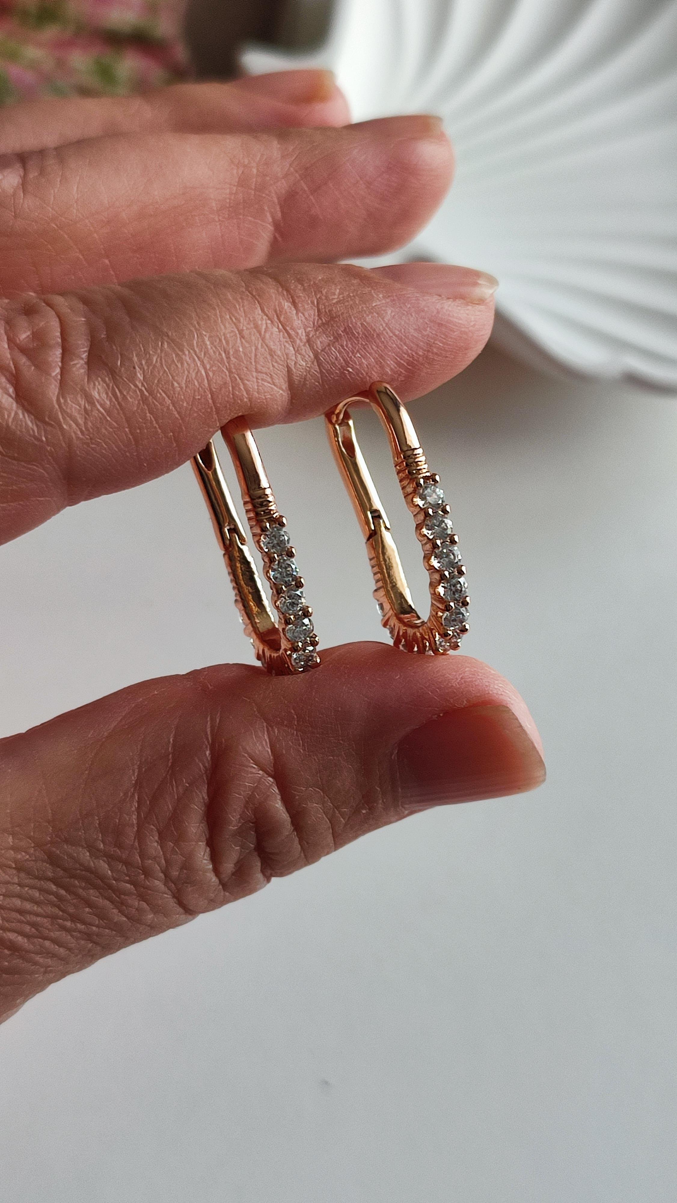 XP GOLD ÜZERİ TAŞLI KARE KÜPE 