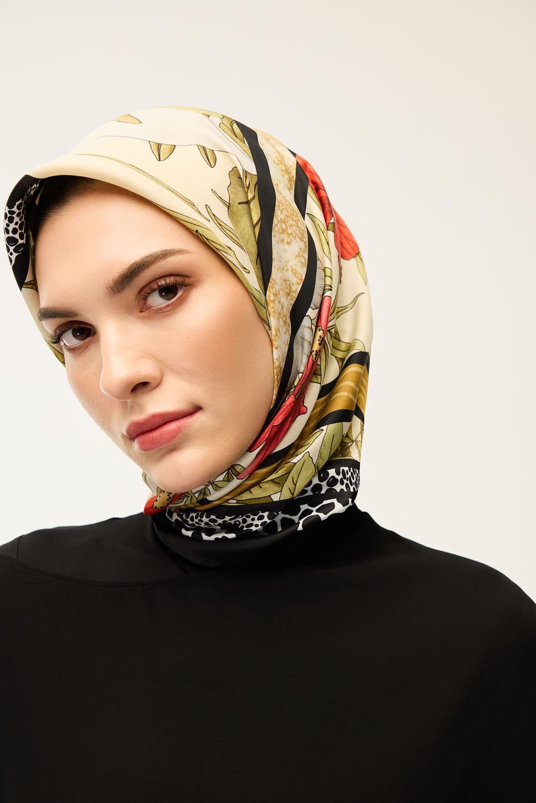BÜYÜLÜ ÇİÇEK TİVİL İPEK EŞARP KREM