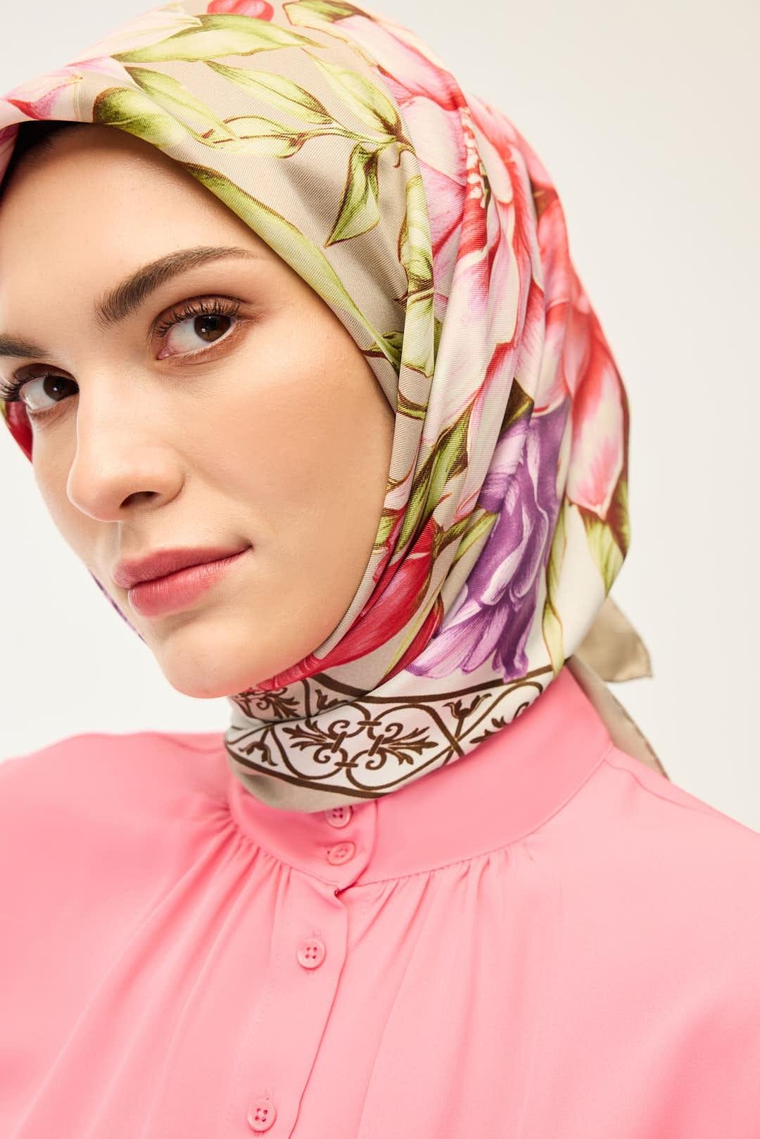 ÇERÇEVE ÇİÇEĞİ TİVİL İPEK EŞARP KREM