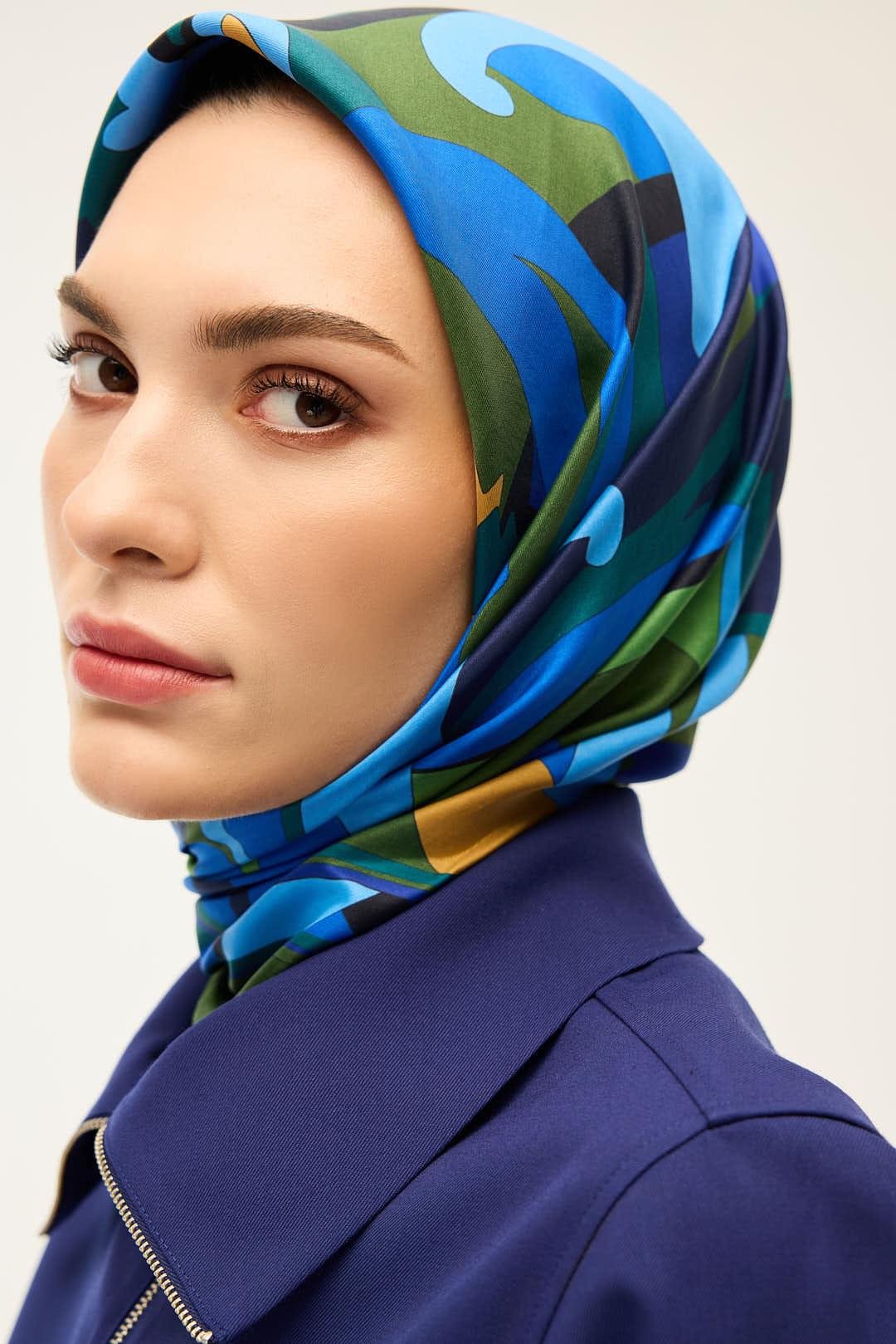 KARANFİLİN RÜYASI TİVİL İPEK EŞARP YEŞİL