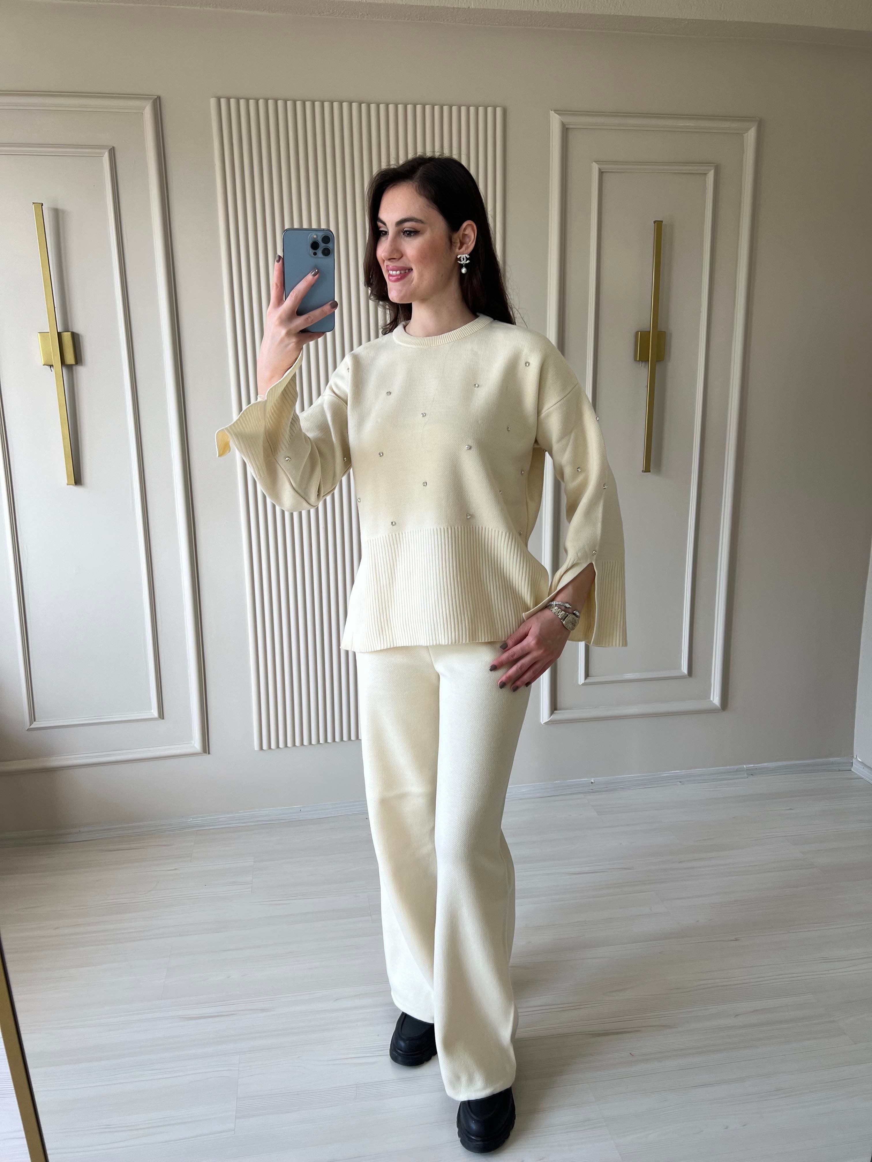 Taşlı Çelik Triko Bej Takım 