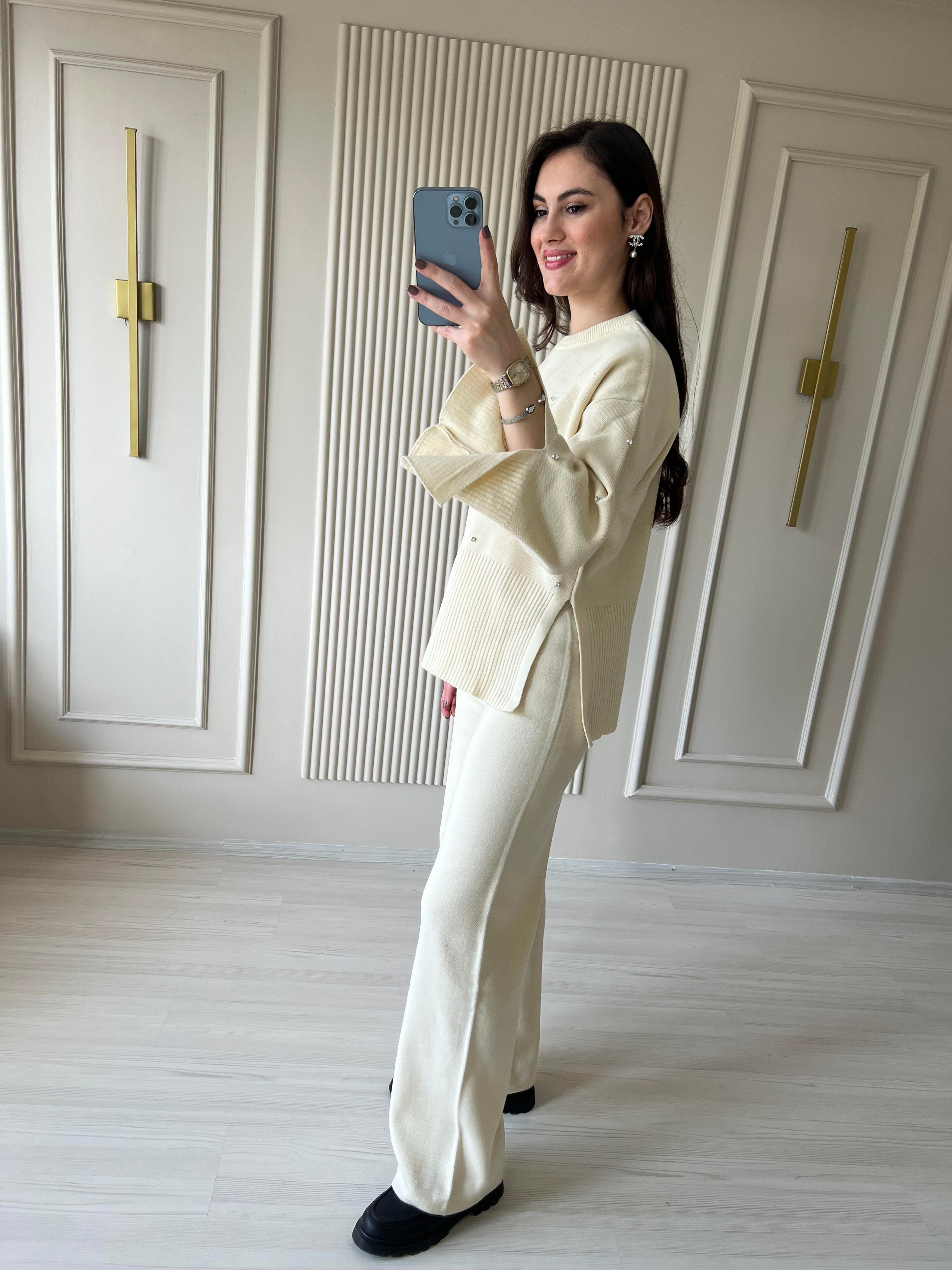 Taşlı Çelik Triko Bej Takım 