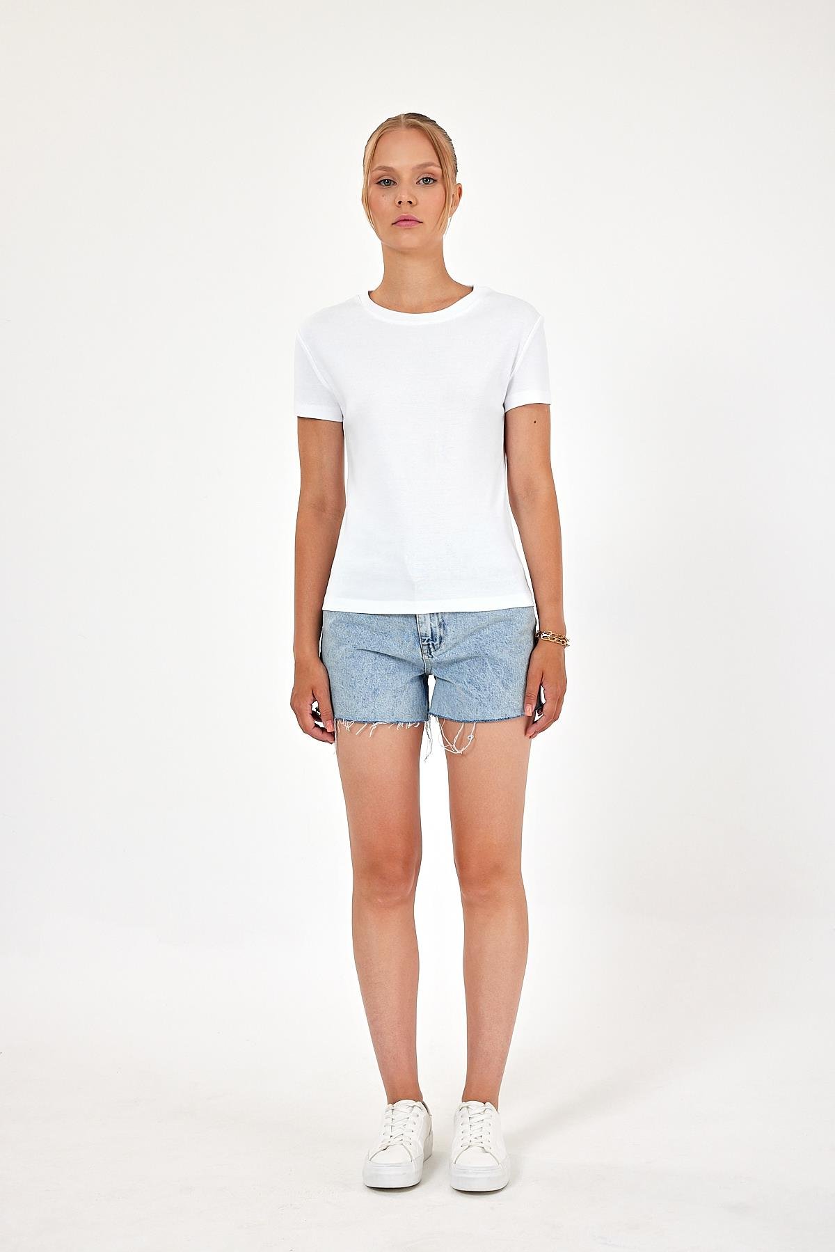 White Basic Slim TEE