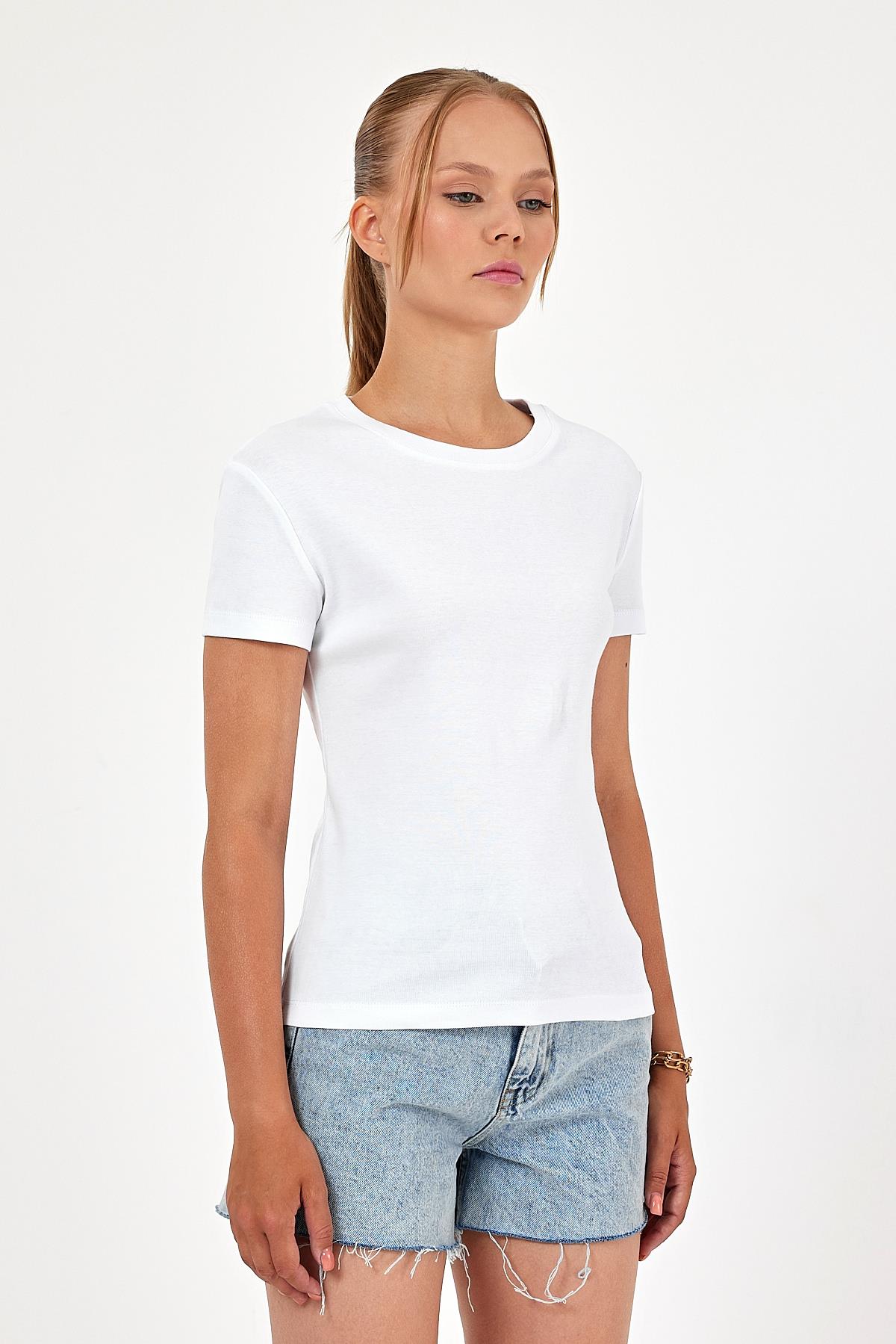 White Basic Slim TEE