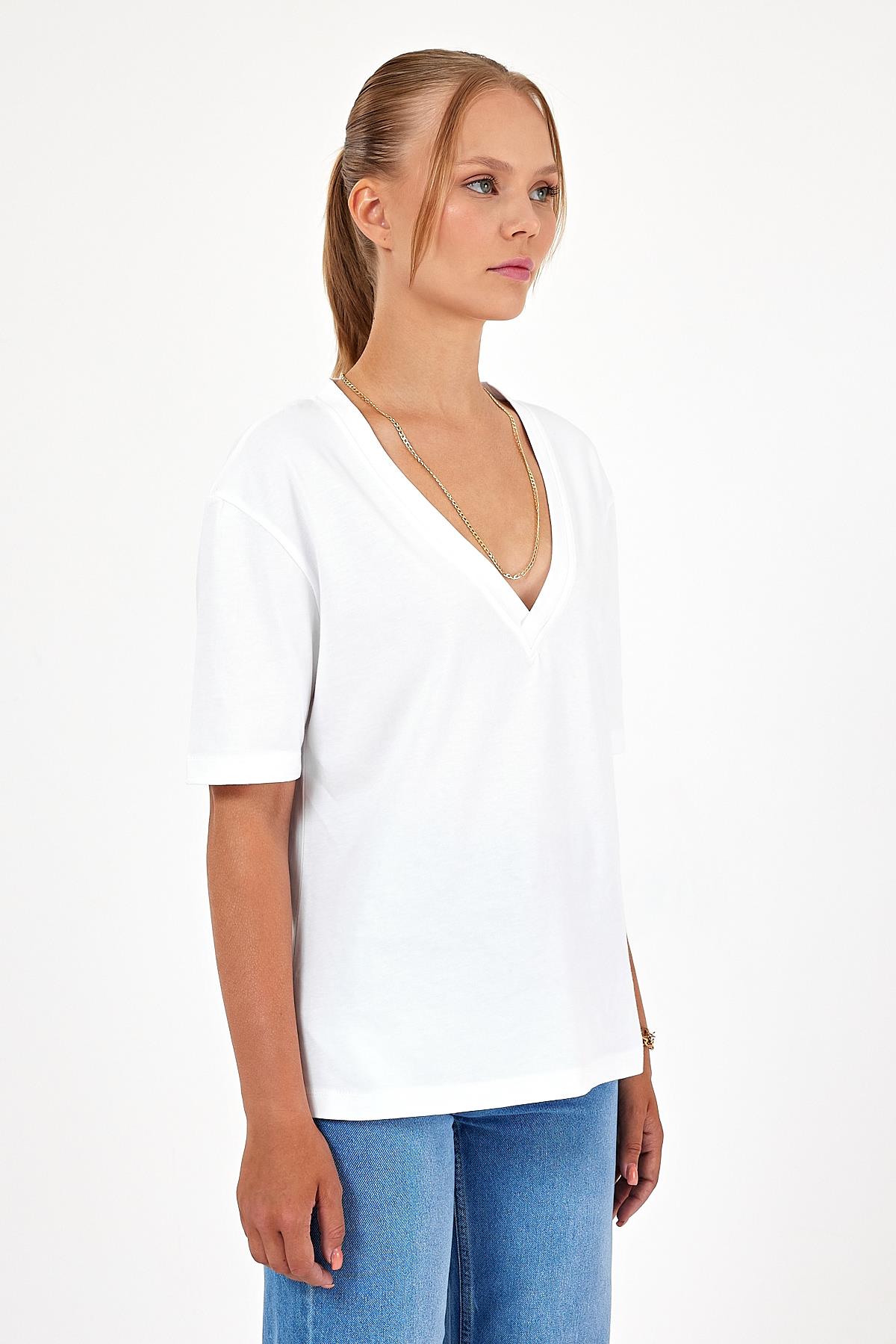 White Basic V TEE