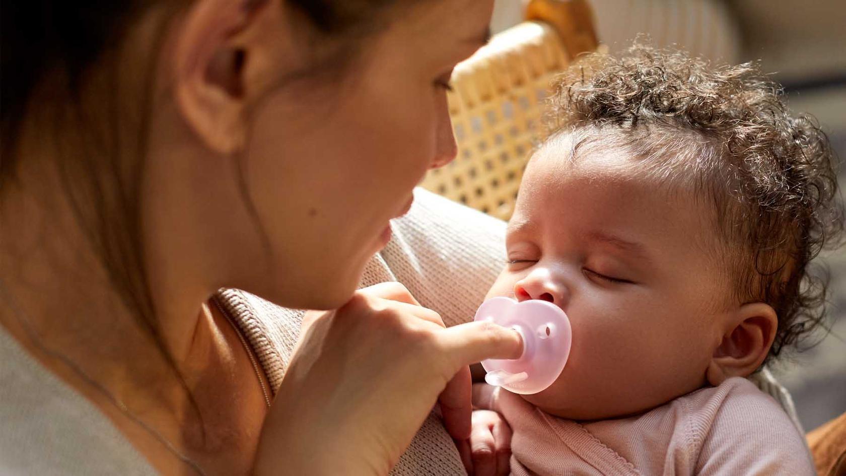 Philips Avent Soothie Ortodontik Saklama Kutulu 2li Emzik 0-6 Ay - Kız