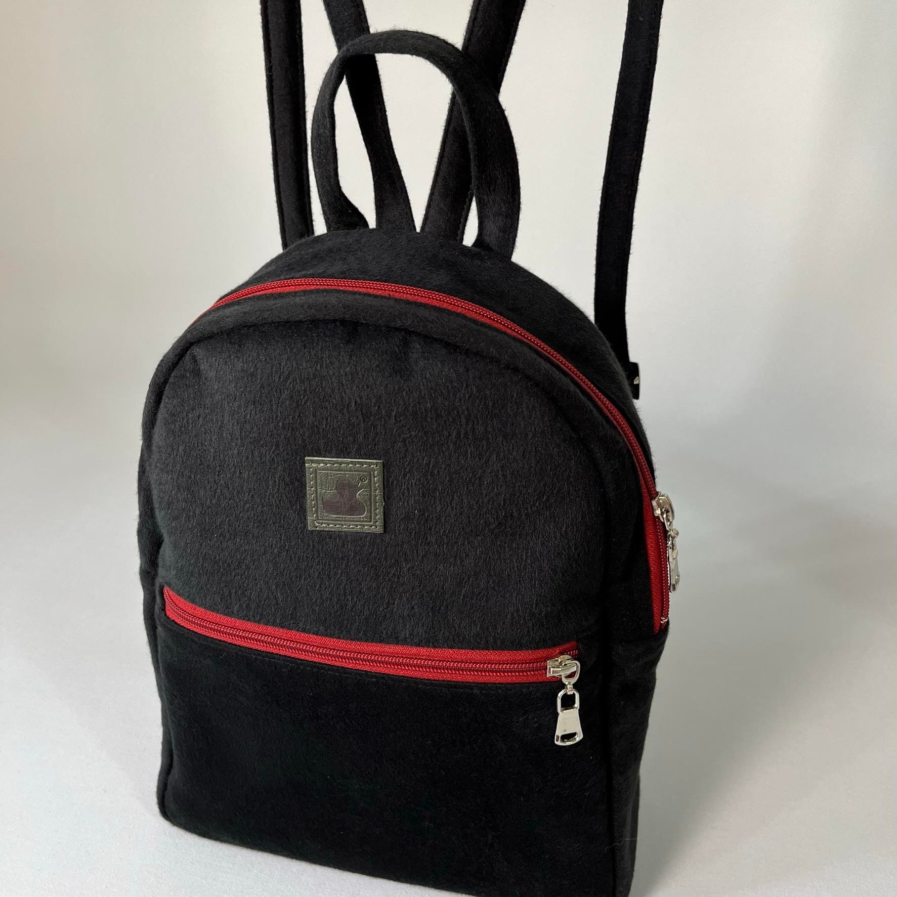 Siyah - Bordo Tay Tüyü Backpack