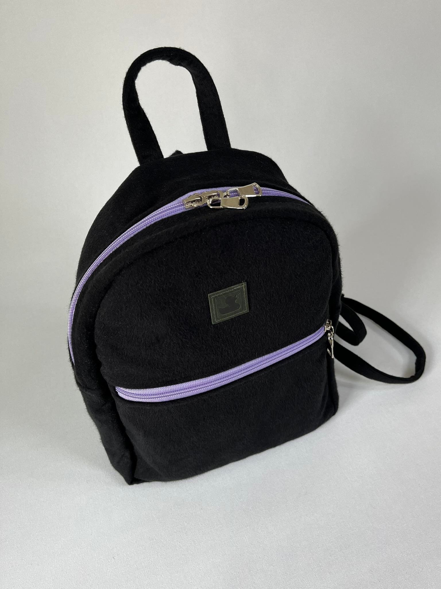 Siyah - Mor Tay Tüyü Backpack