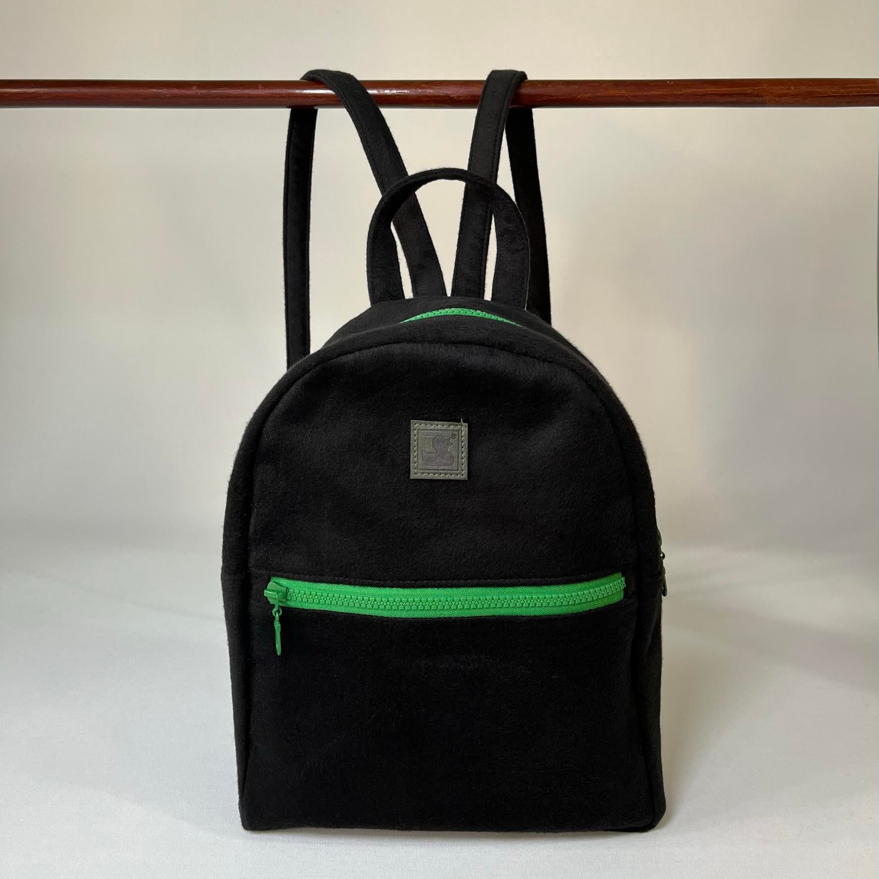 Siyah - Yeşil Tay Tüyü Backpack