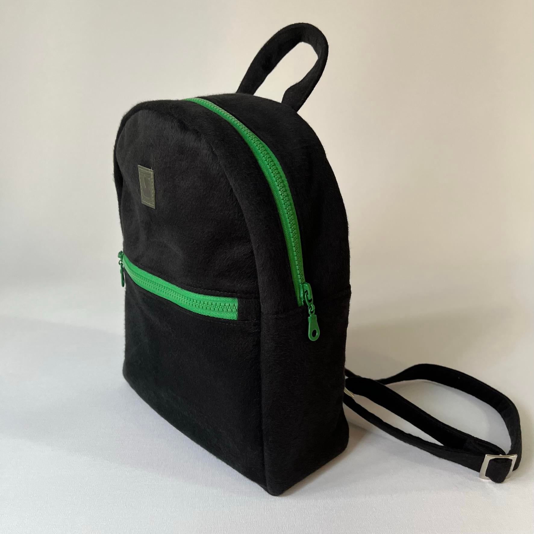 Siyah - Yeşil Tay Tüyü Backpack