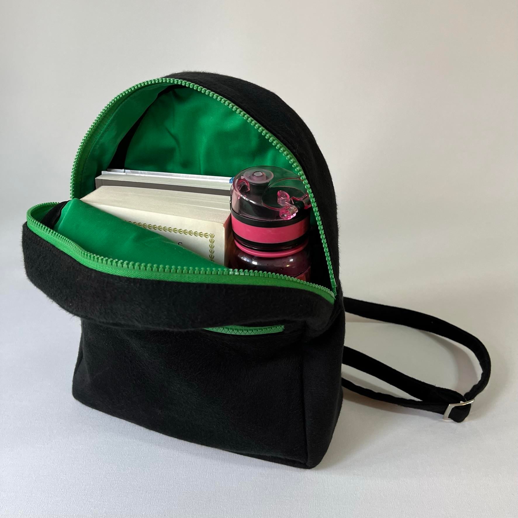Siyah - Yeşil Tay Tüyü Backpack