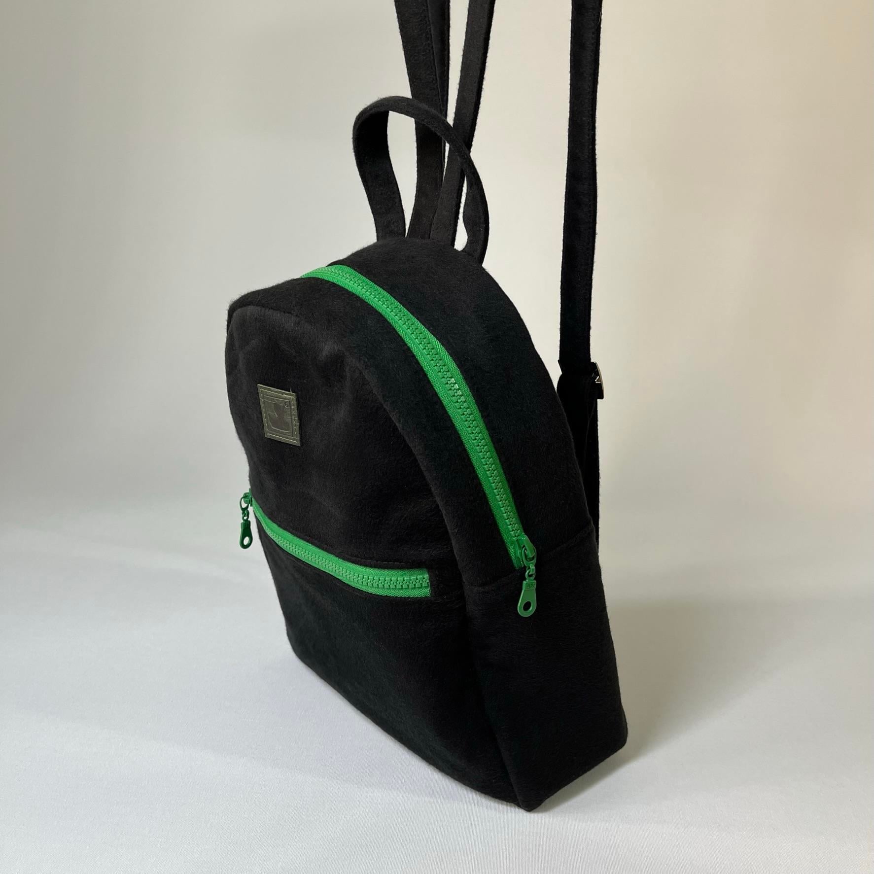 Siyah - Yeşil Tay Tüyü Backpack