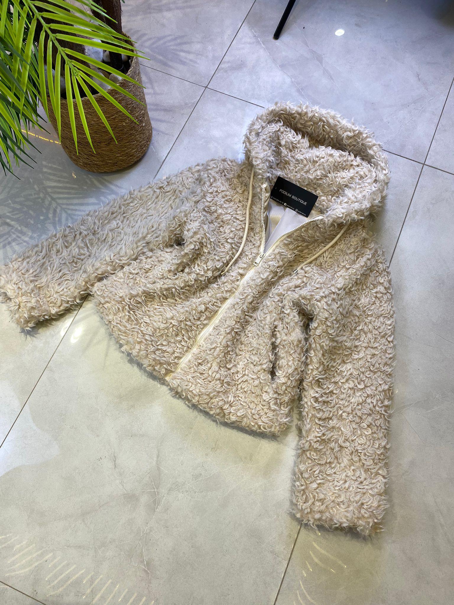 KIVIRCIK EKRU RENK PELUŞ MONT