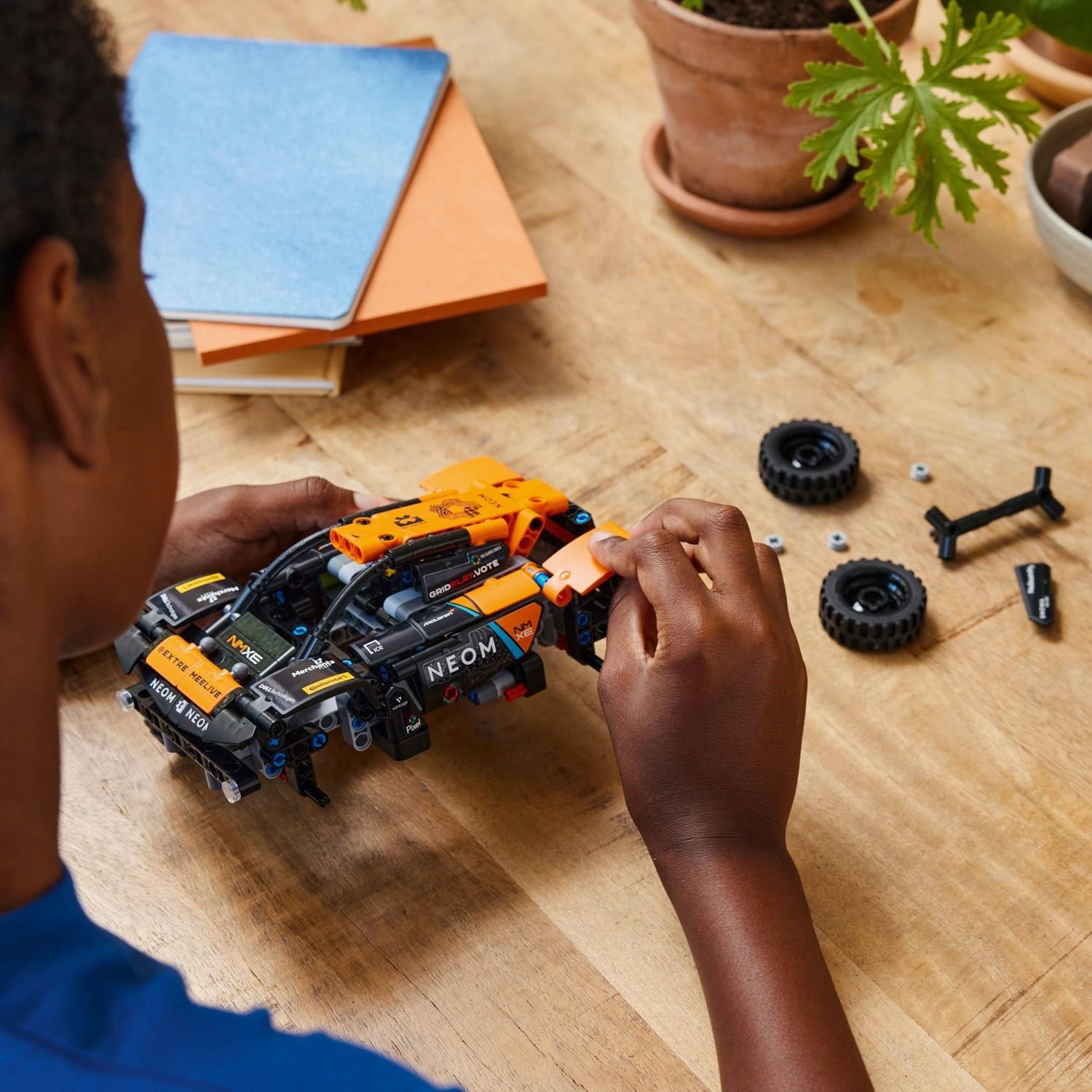 lego-technic-neom-mclaren-extreme-e-ra-bd92-4.jpg