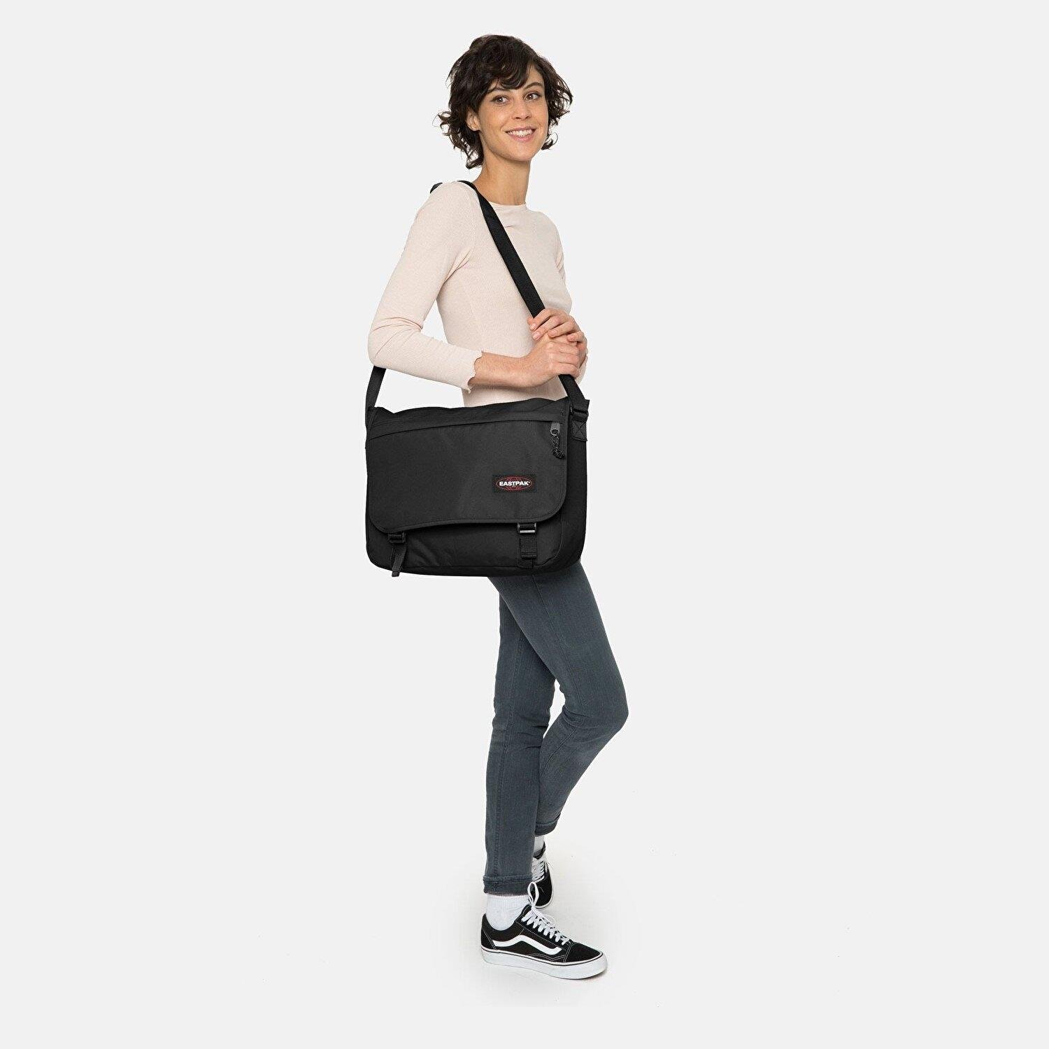 Eastpak Delegate Omuz Çantası - EK00026E0081