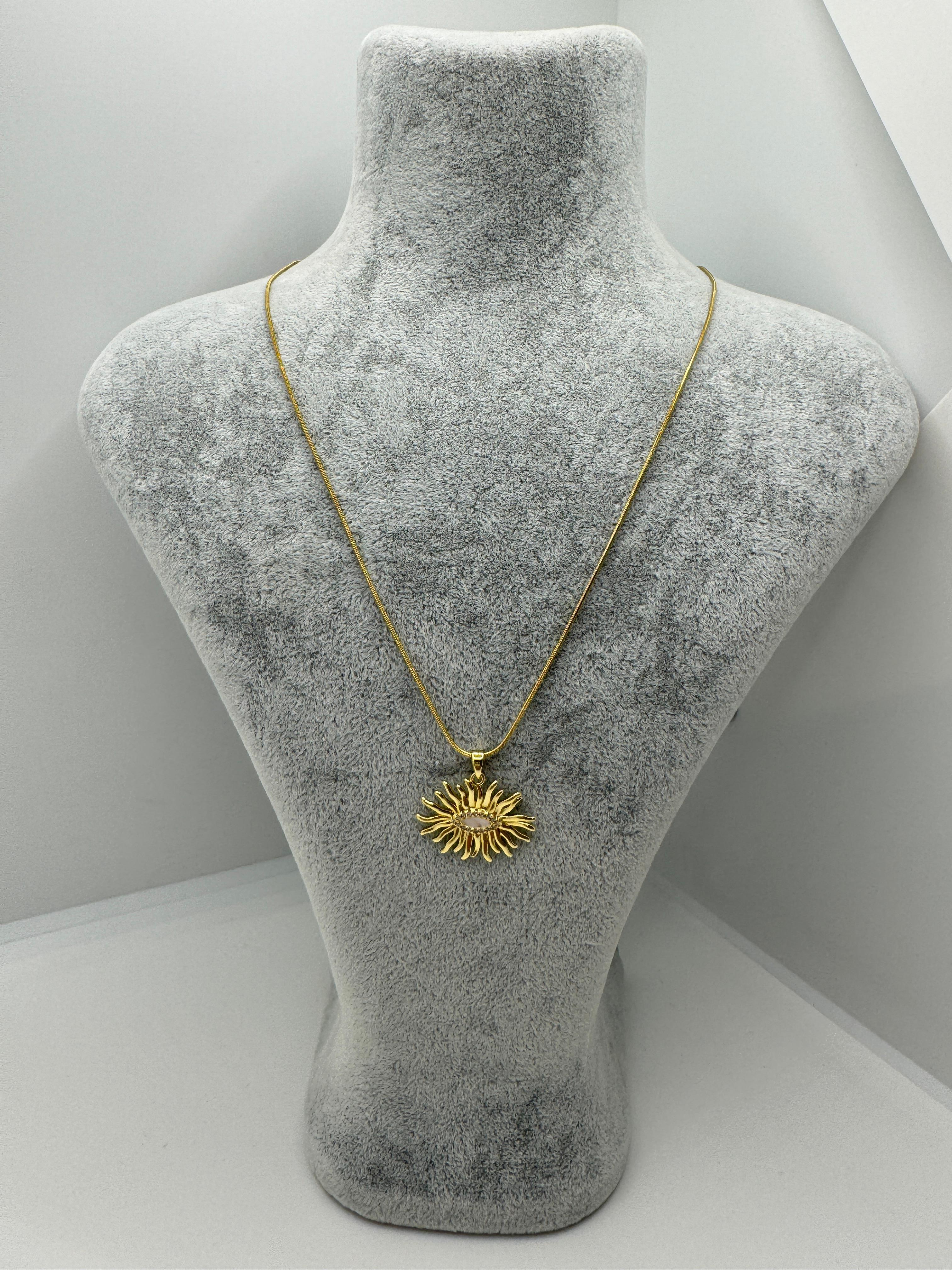 Çelik Sedefli Taşlı Yassı Güneş Kolye