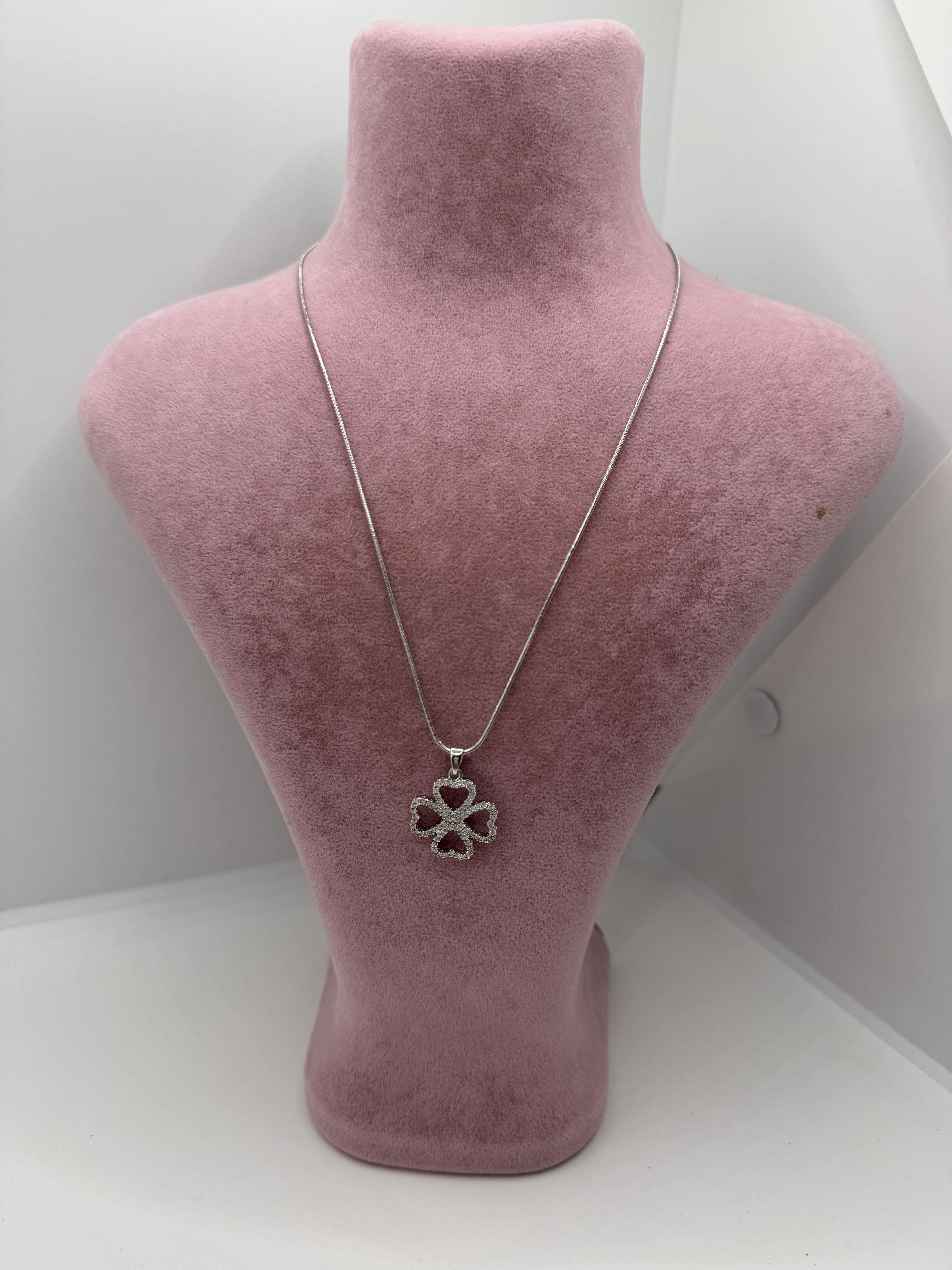 Çelik Taşlı Yonca Kolye (silver)