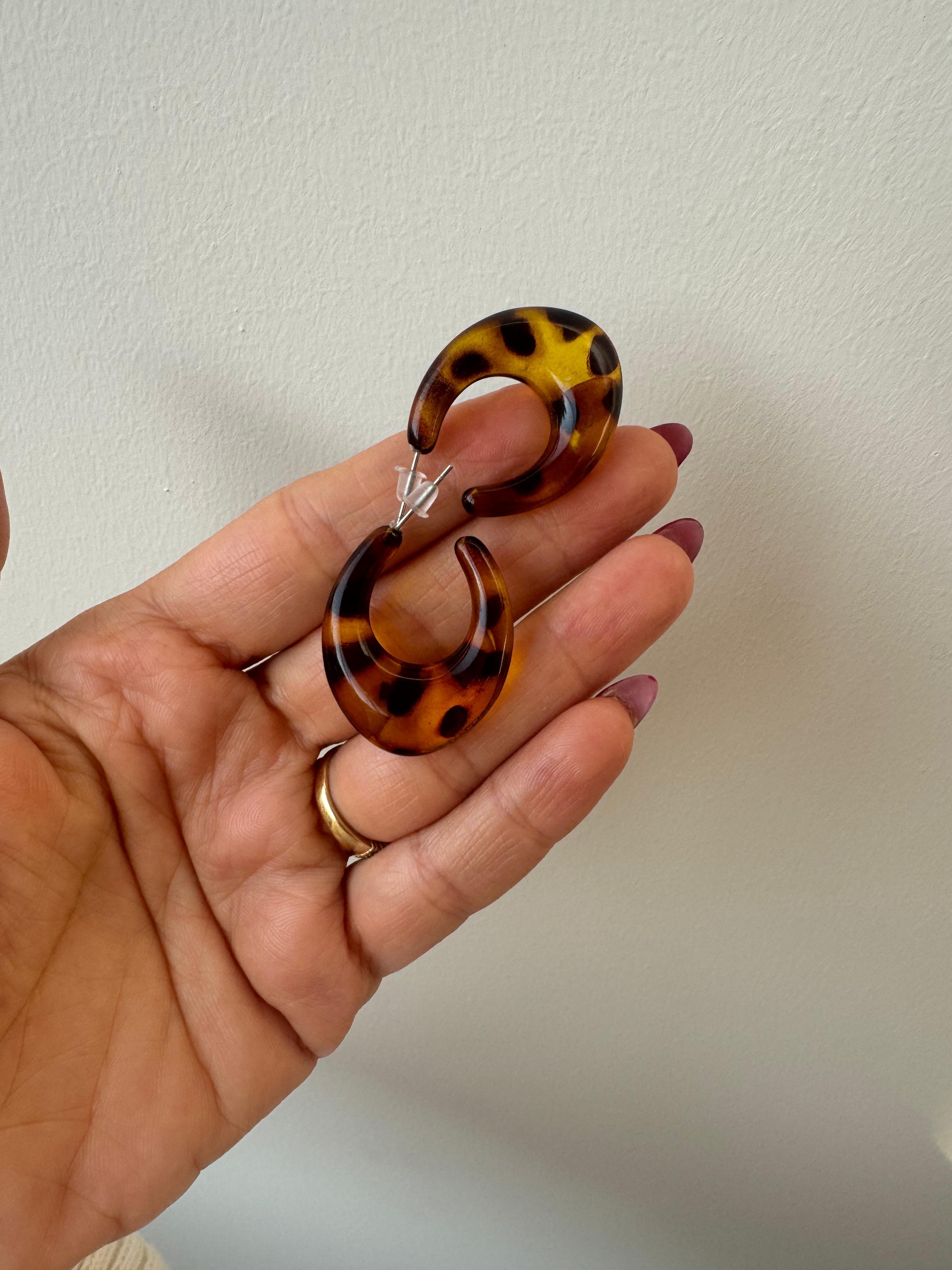 Leopar Desenli Oval Reçine Küpe