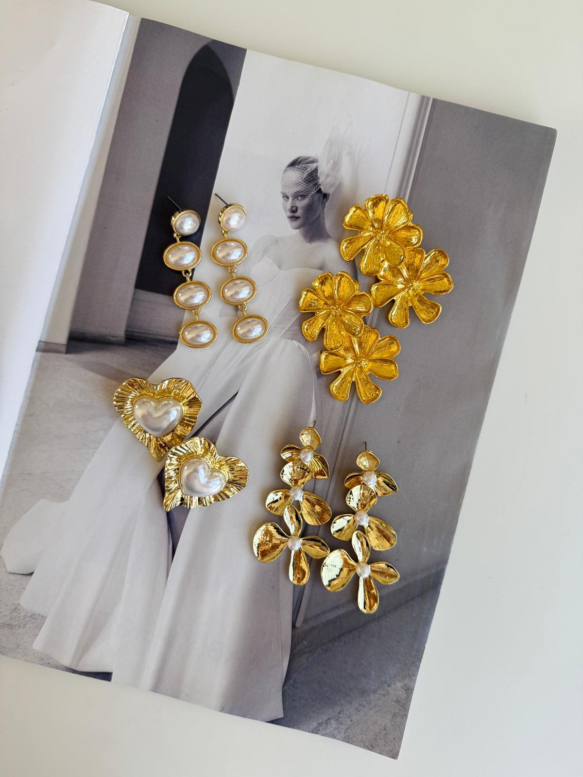 Marka Model Gold Çiçek Küpe