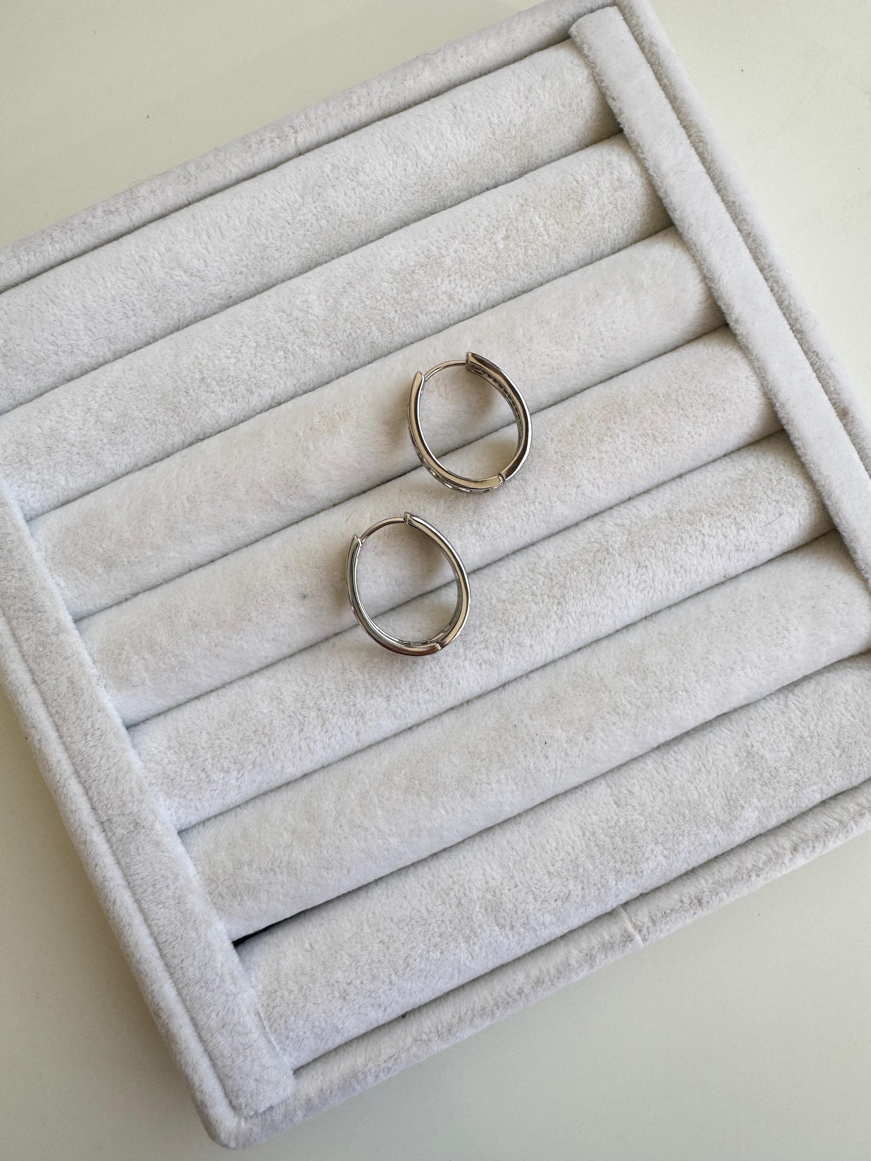 Özel Seri Silver Taşlı Oval Küpe