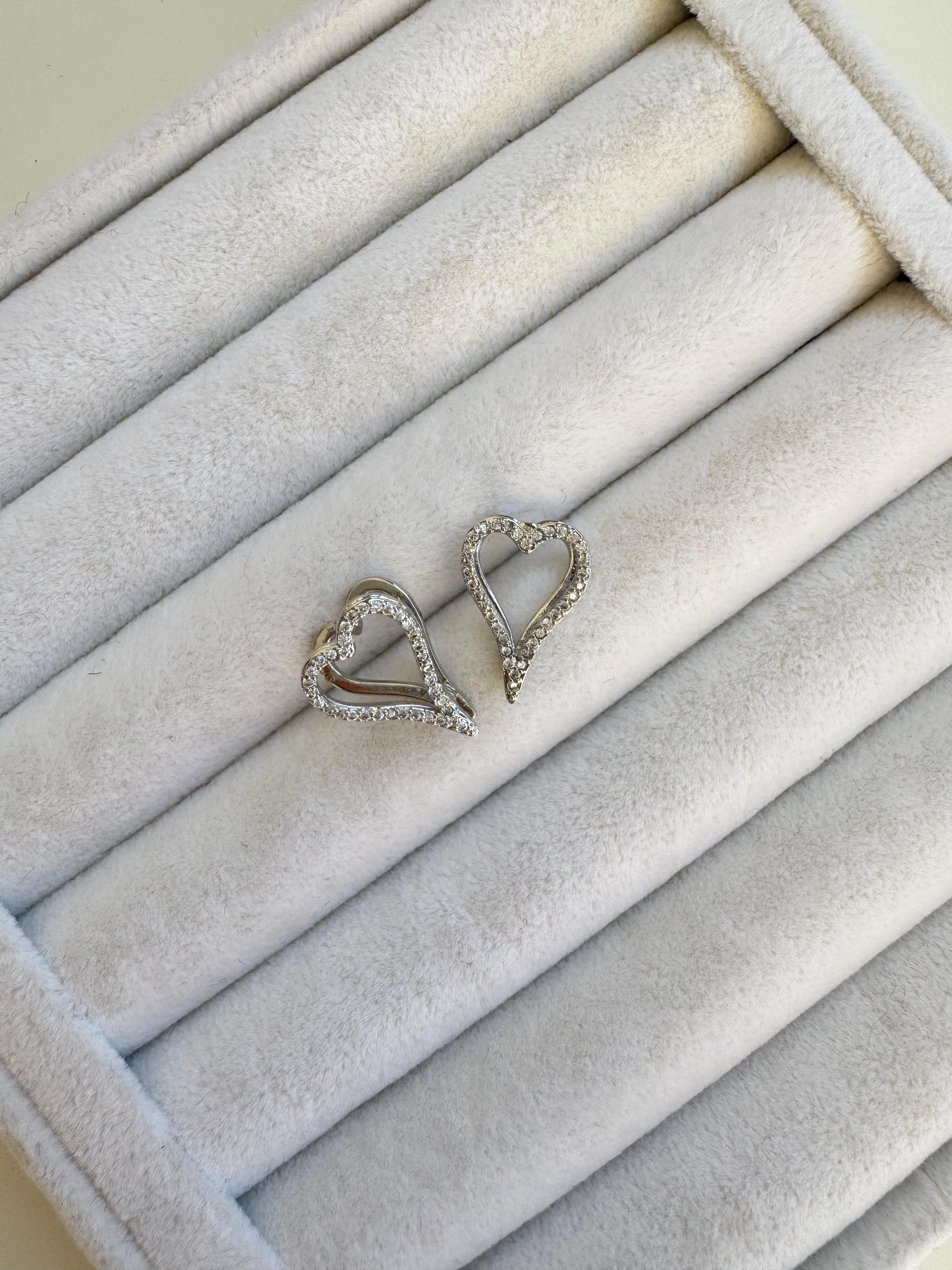 Premium Seri Gömme Zirkon Taşlı Silver Kalp Küpe