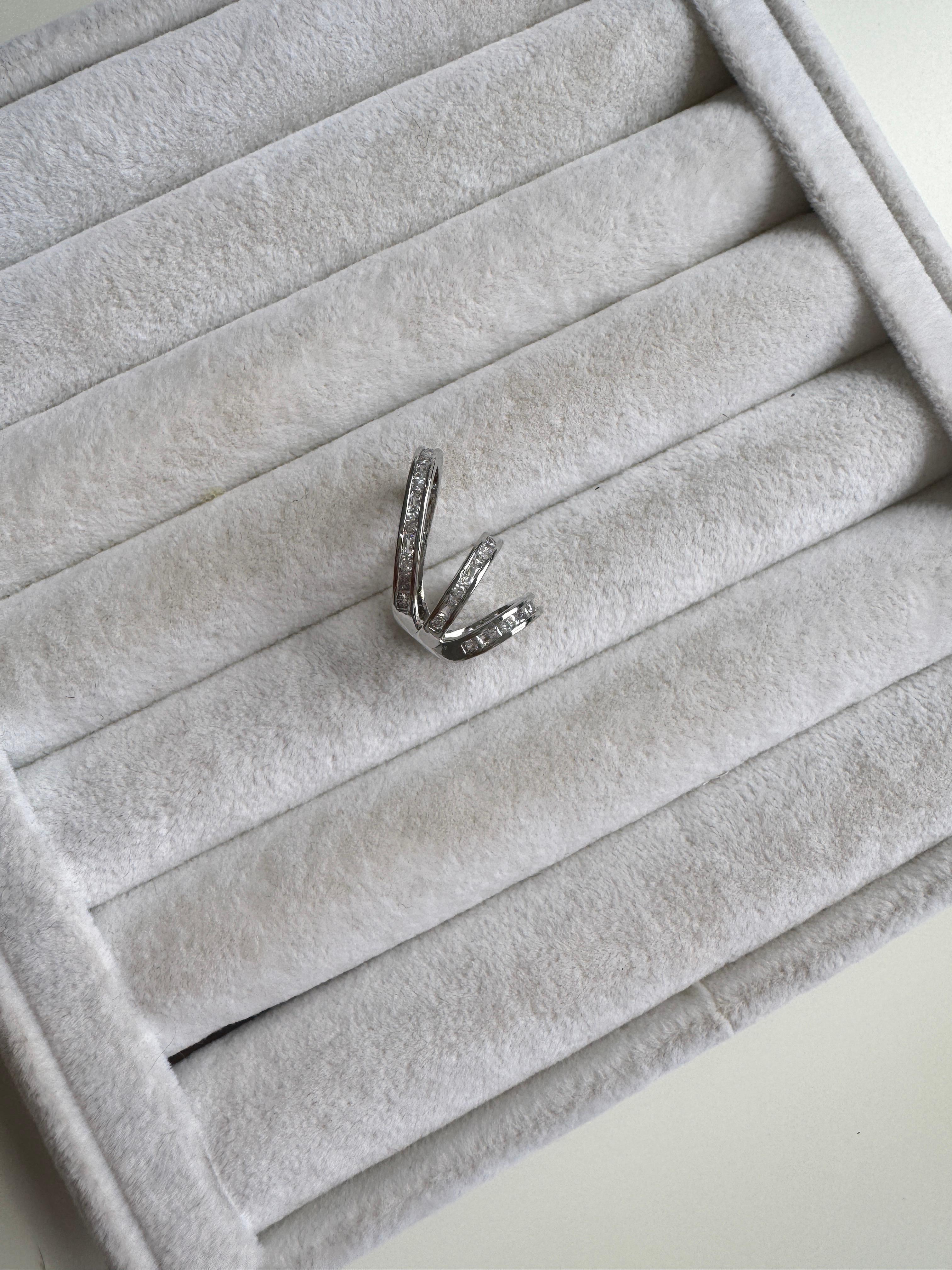 Silver Üç Sıralı Kıkırdak Küpe