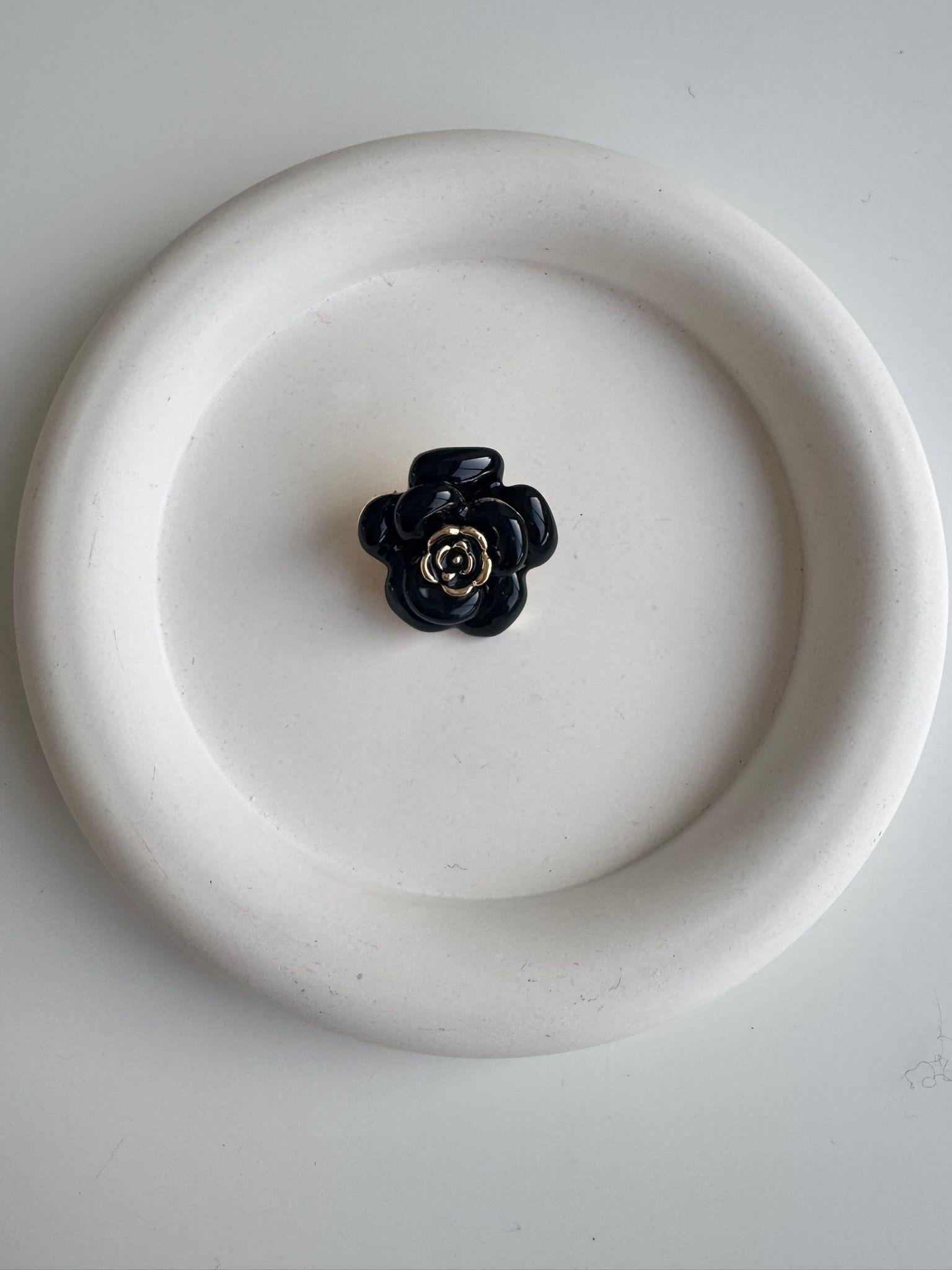 Siyah Gül Broş
