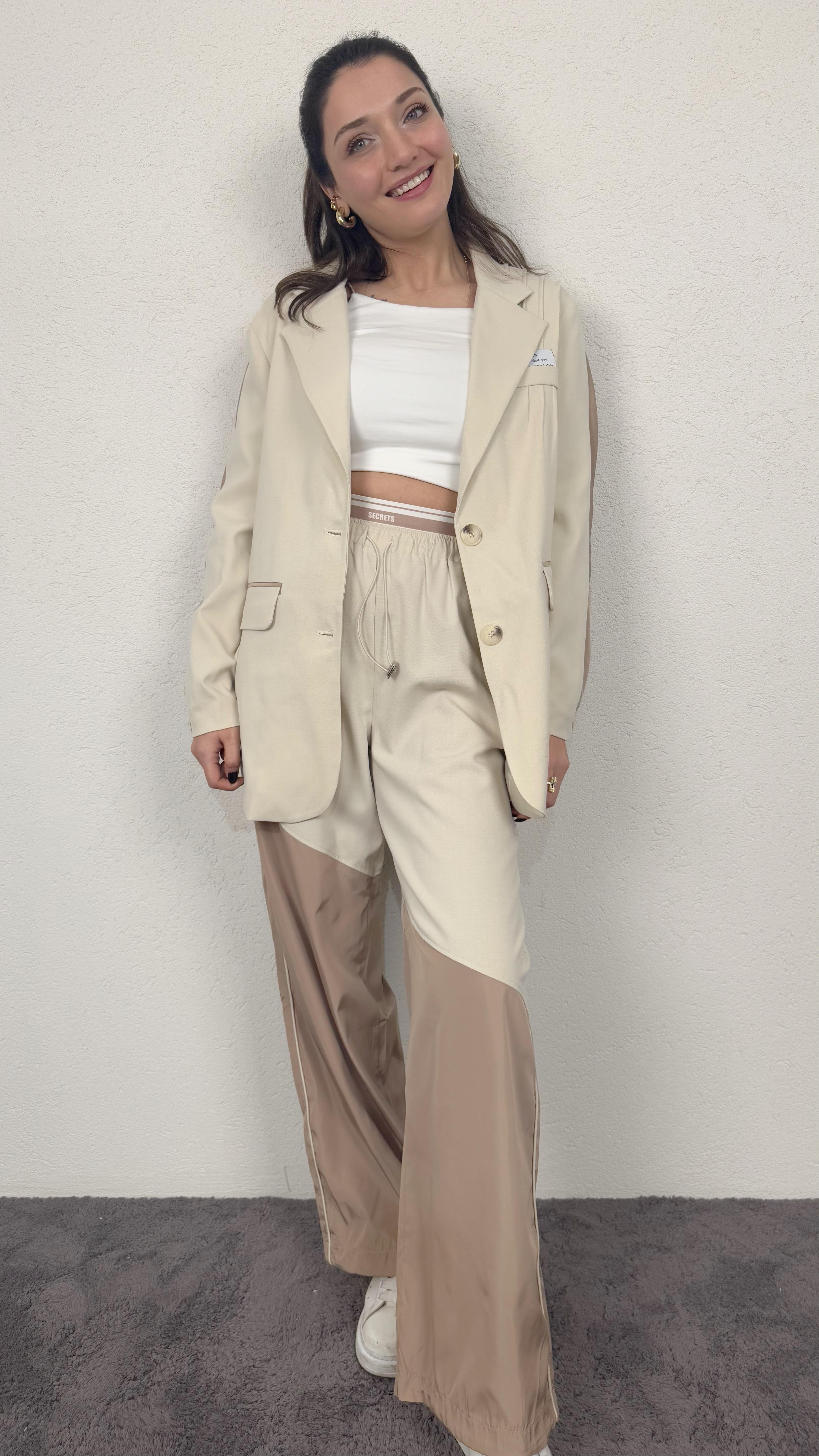 SIRT DETAYLI KREM BLAZER