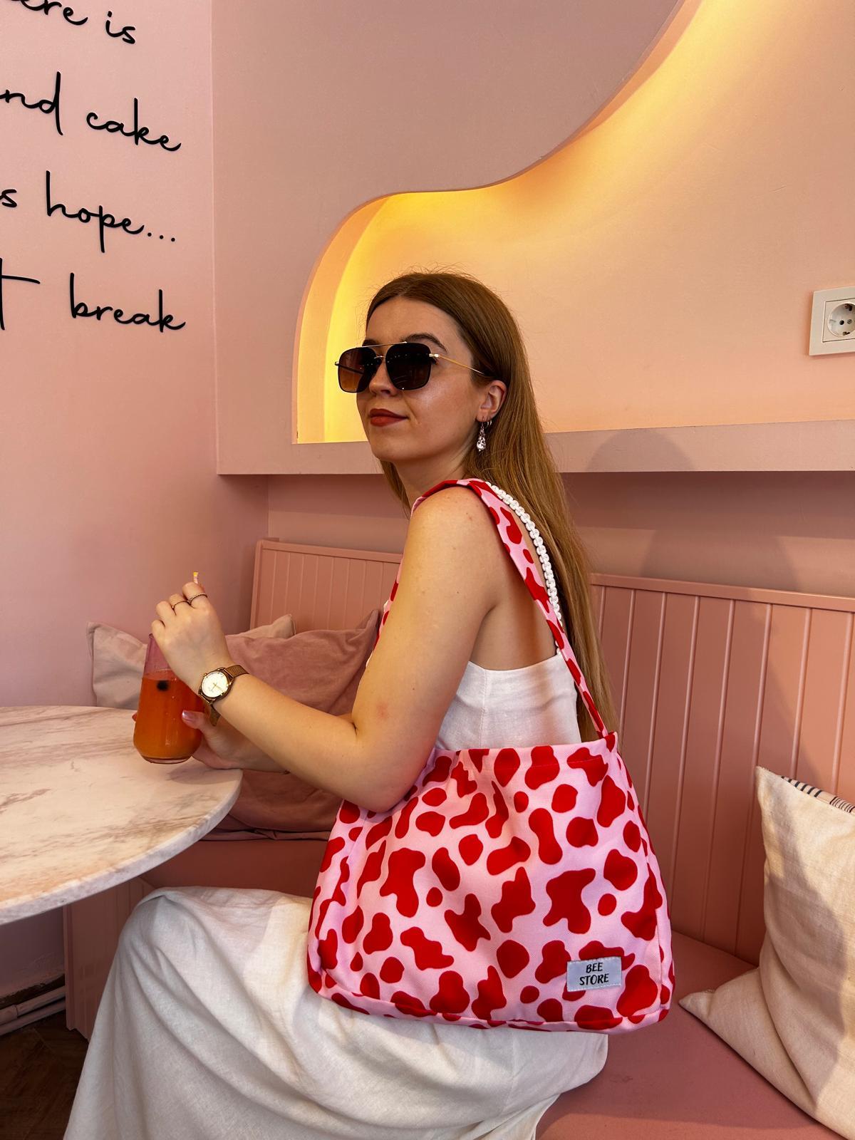Pembe İnek Desenli, Fermuarlı, Astarlı, İç Cepli, Kumaş, Kol Ve Omuz Çantası