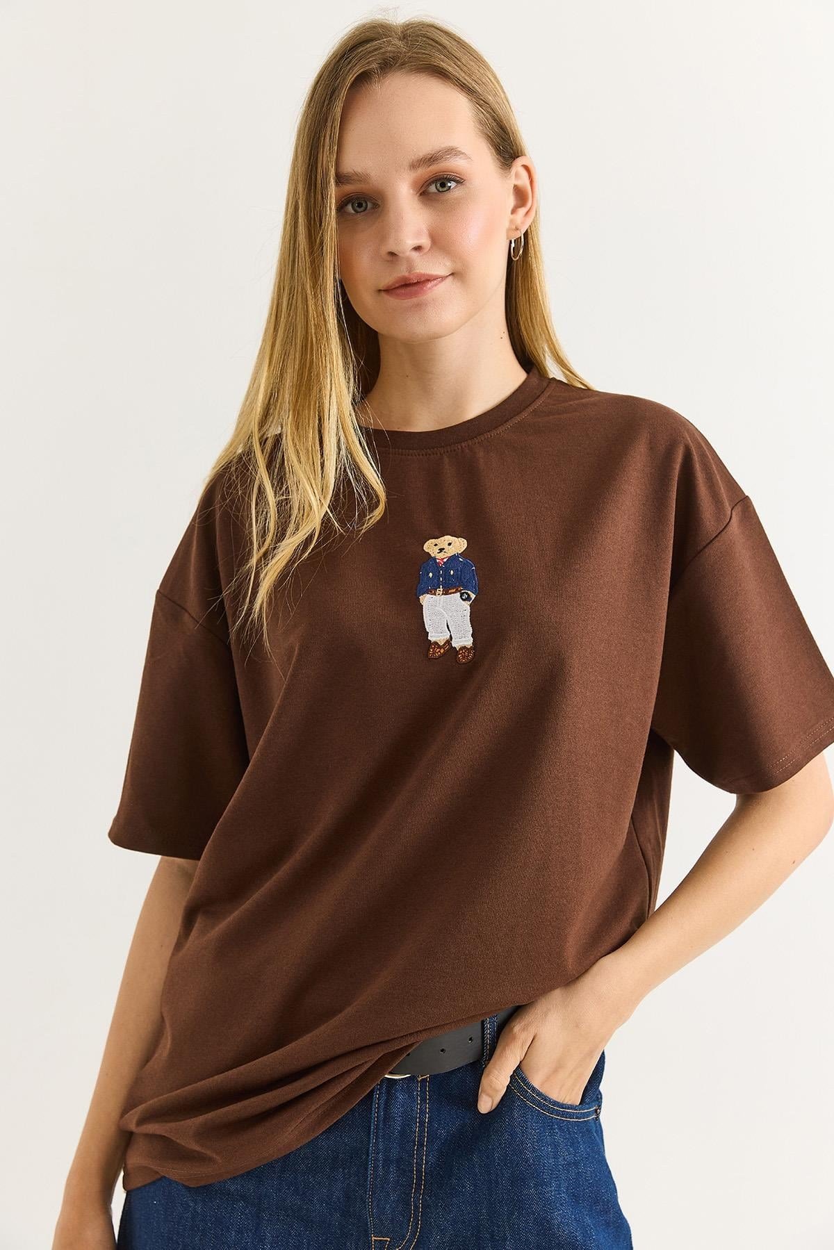 Ayıcık Nakışlı Rahat Kalıplı Tshirt Kahverengi