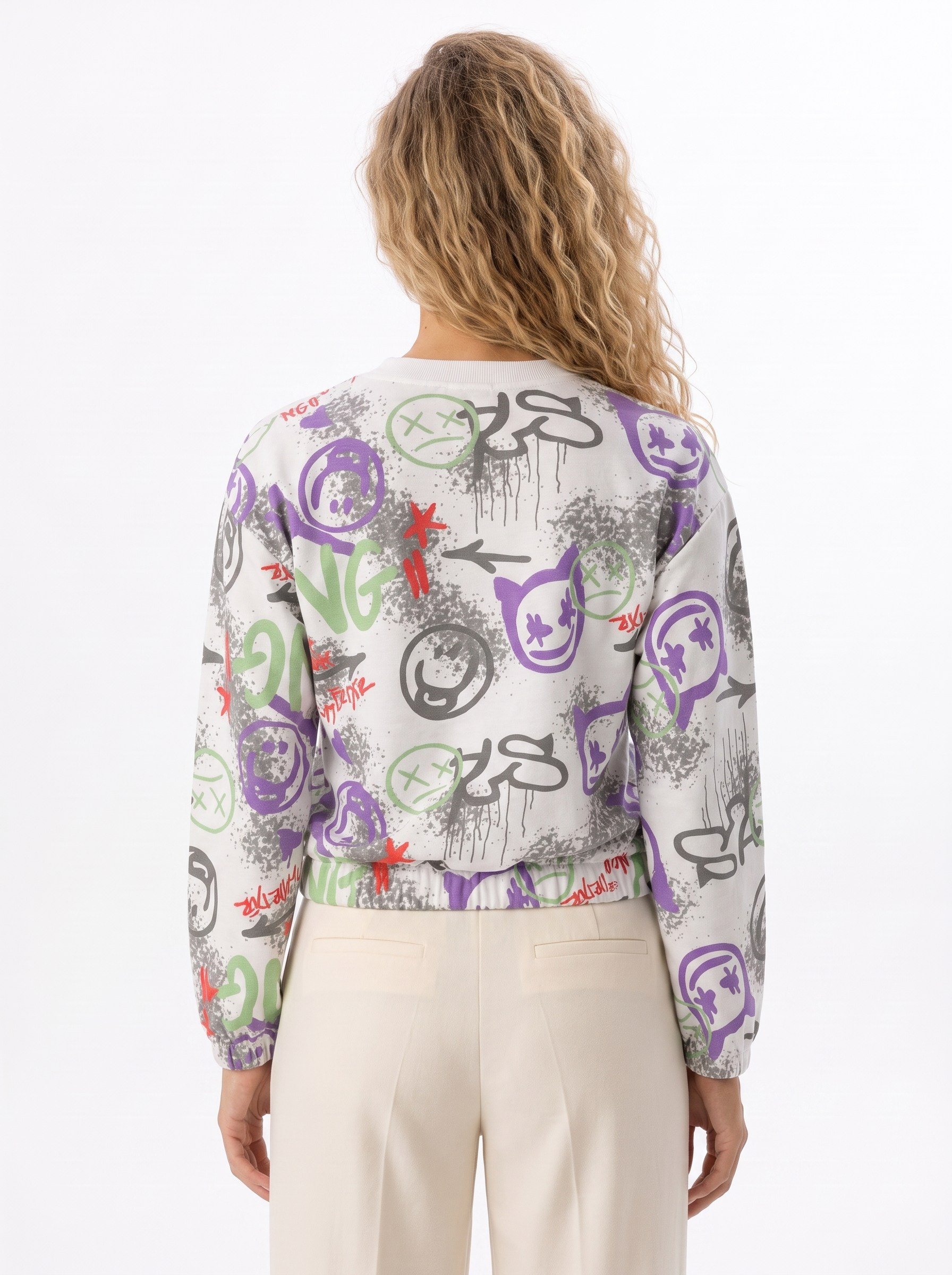 beyaz-bisiklet-yaka-desenli-sweatshirt-5cb-8b.jpg