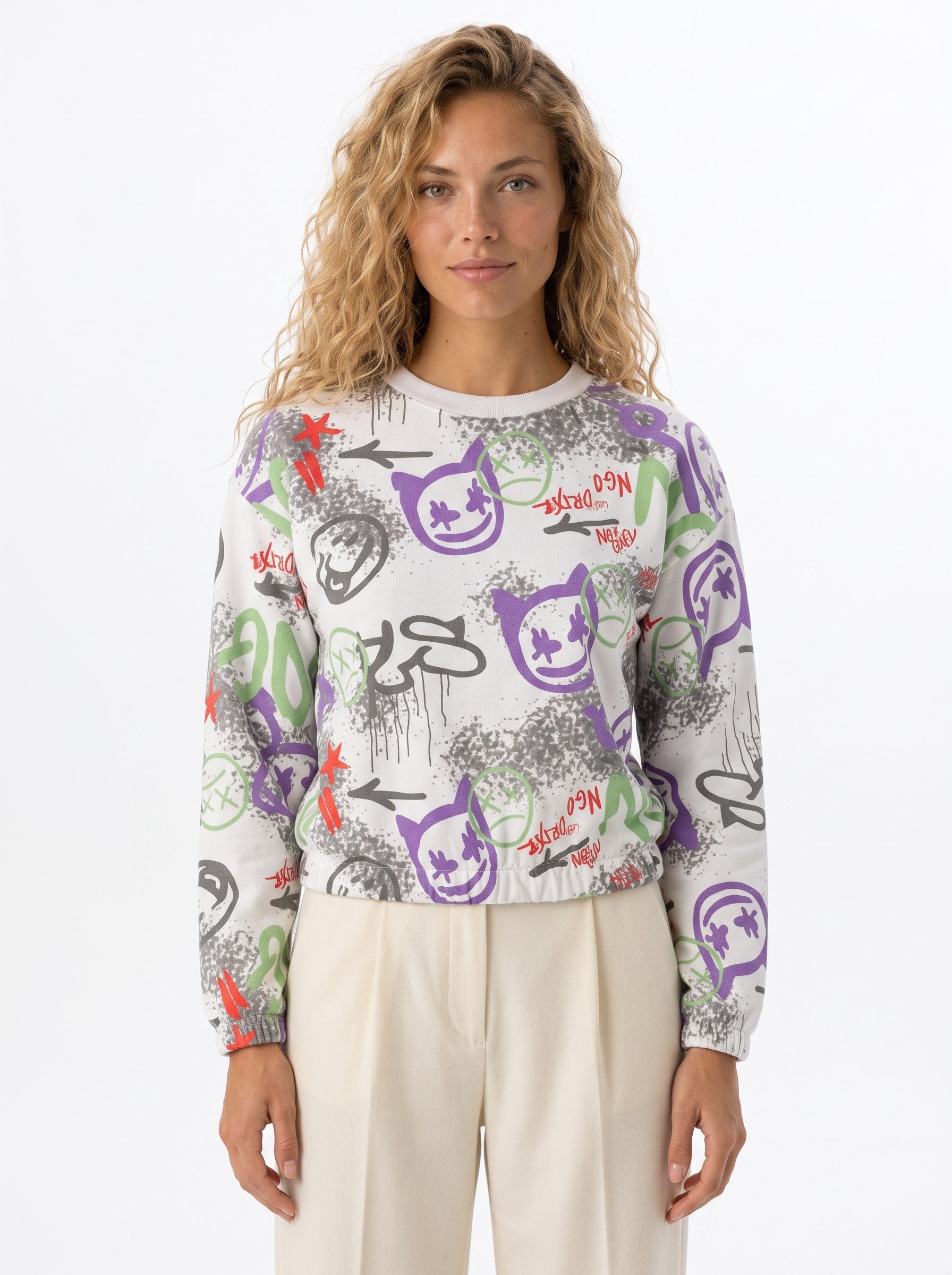 beyaz-bisiklet-yaka-desenli-sweatshirt-a47cf8.jpg