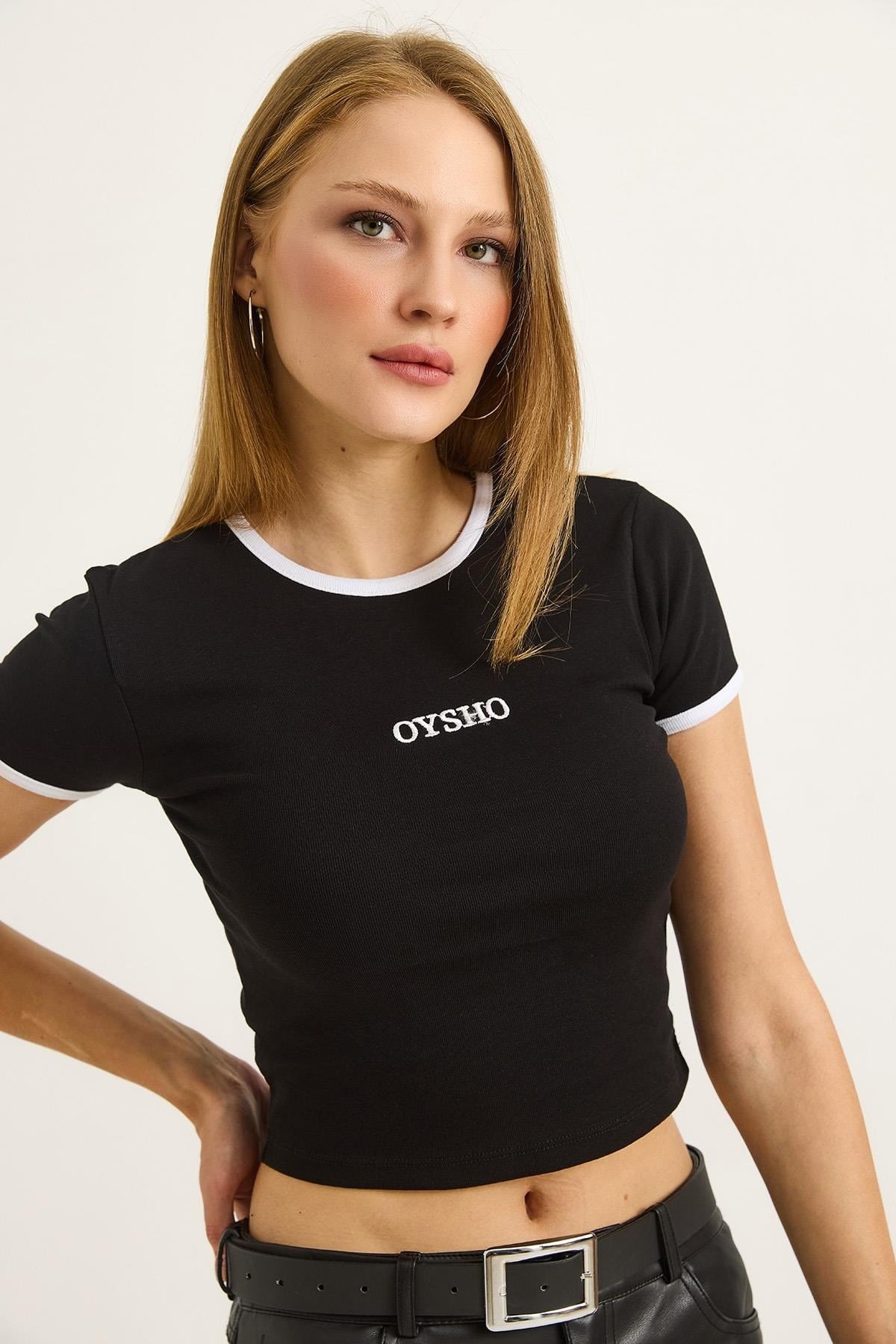 Bisiklet Yaka Nakışlı Crop Tshirt Siyah