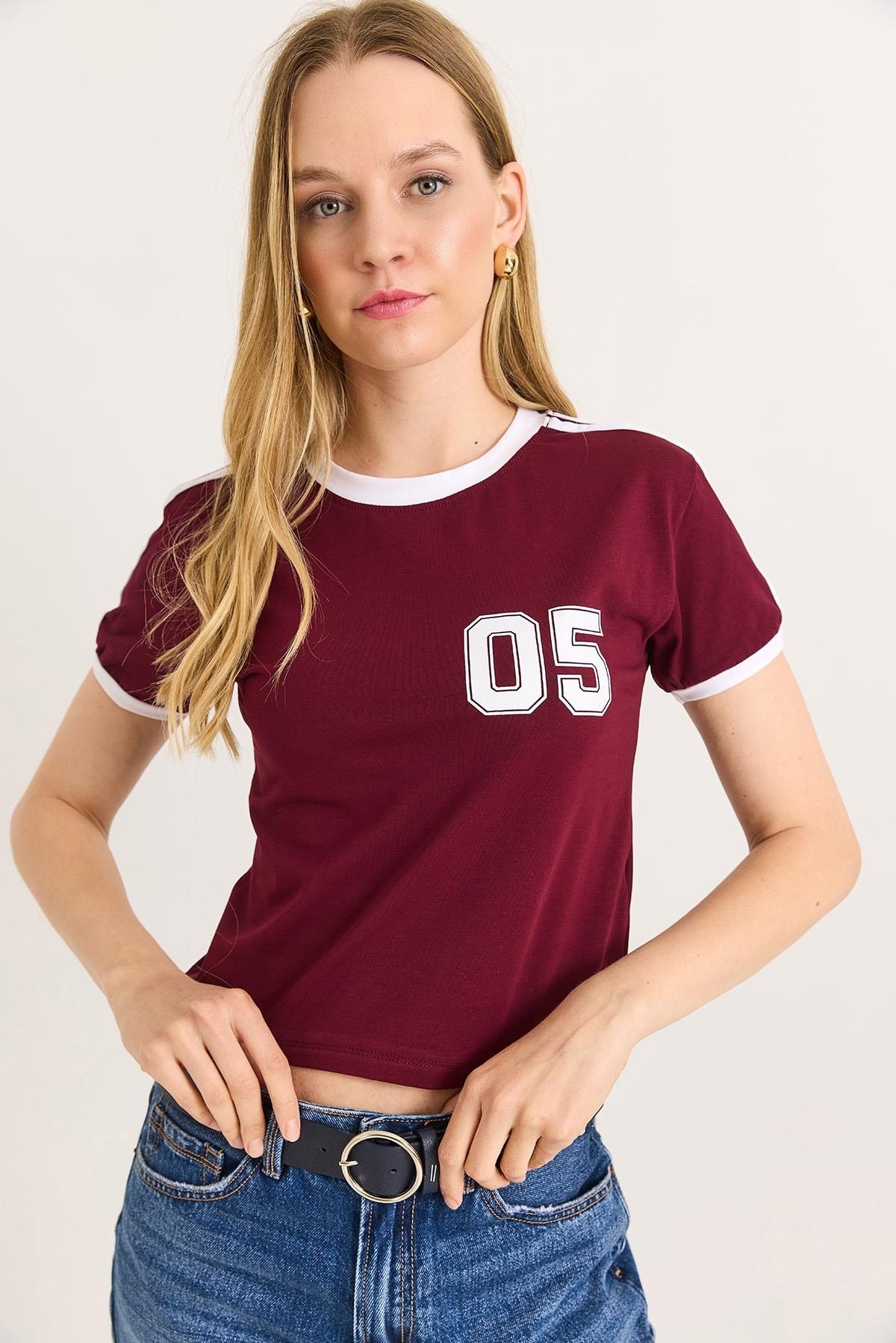 Bisiklet Yaka Şerit Detaylı Crop Tshirt Bordo