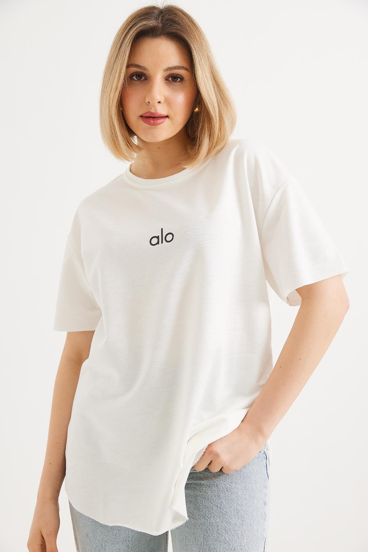 Eteği Oval Kesim Bisiklet Yaka Tshirt  Beyaz