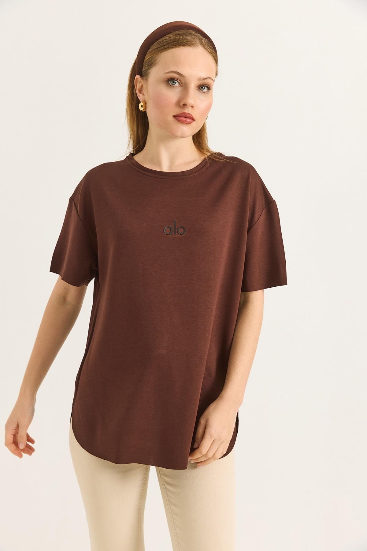 Eteği Oval Kesim Bisiklet Yaka Tshirt  Kahverengi