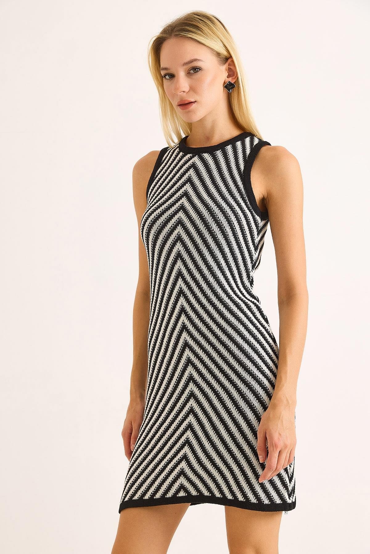 Halter Yaka Ajurlu Mini Elbise Astarsız Siyah