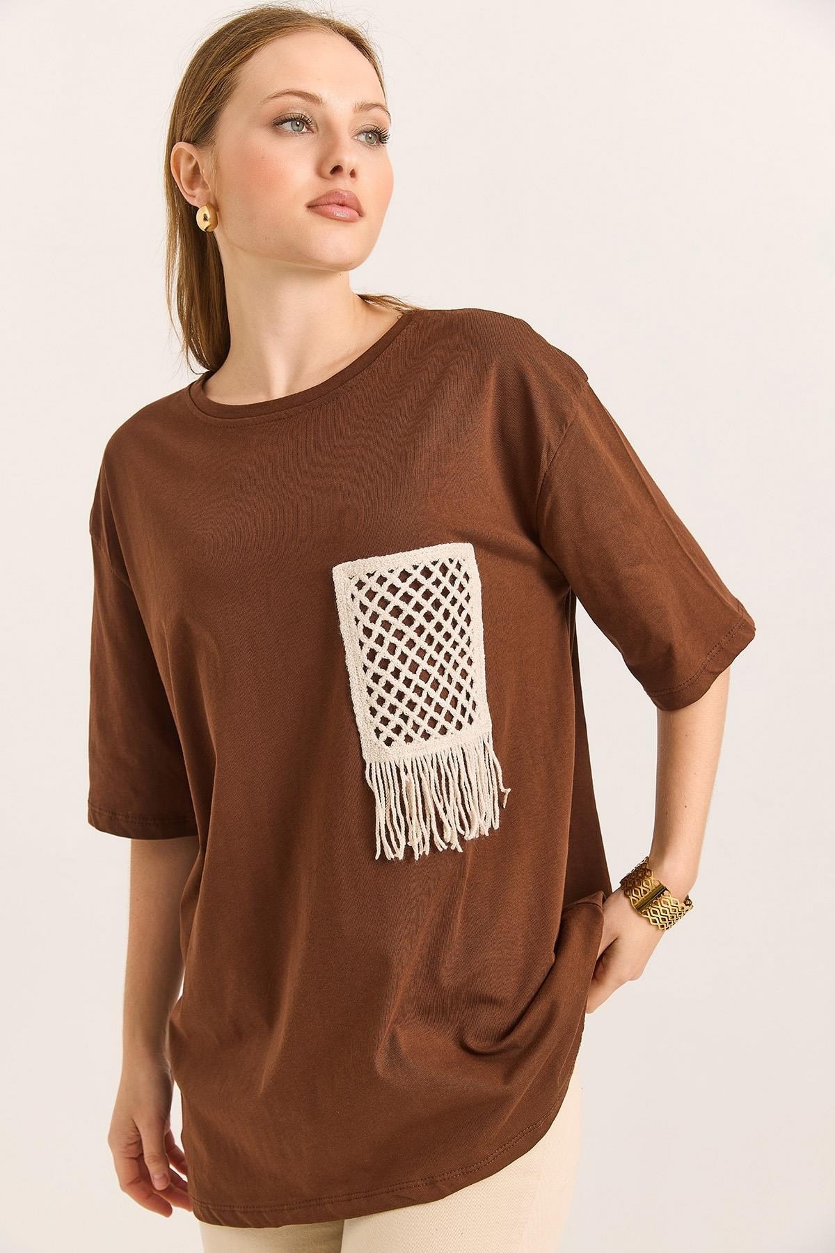 Hasır Cepli Yumuşak Dokulu Fit Tshirt Kahve