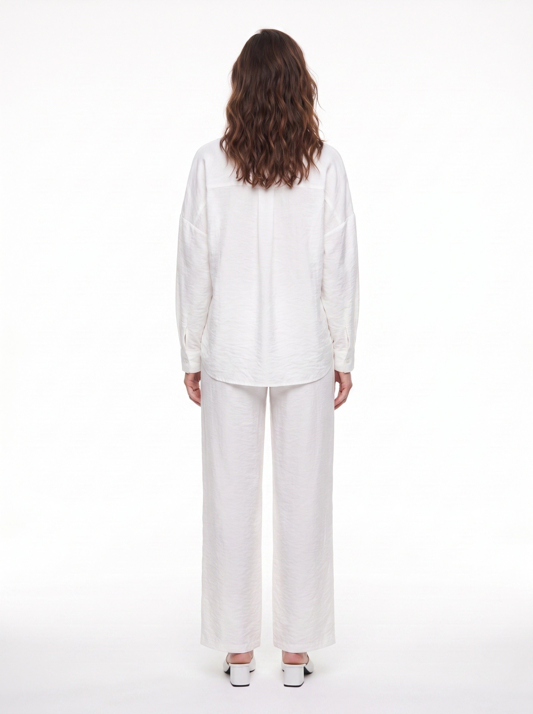 kadin-aksesuarli-oversize-gomlekli-bol-634d4e.jpg